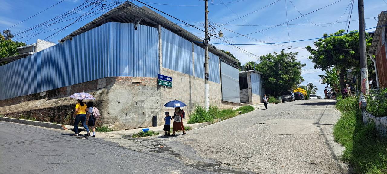 Venta de Bodega Comercial en Esquina | 75 Av. Norte y Mejicanos