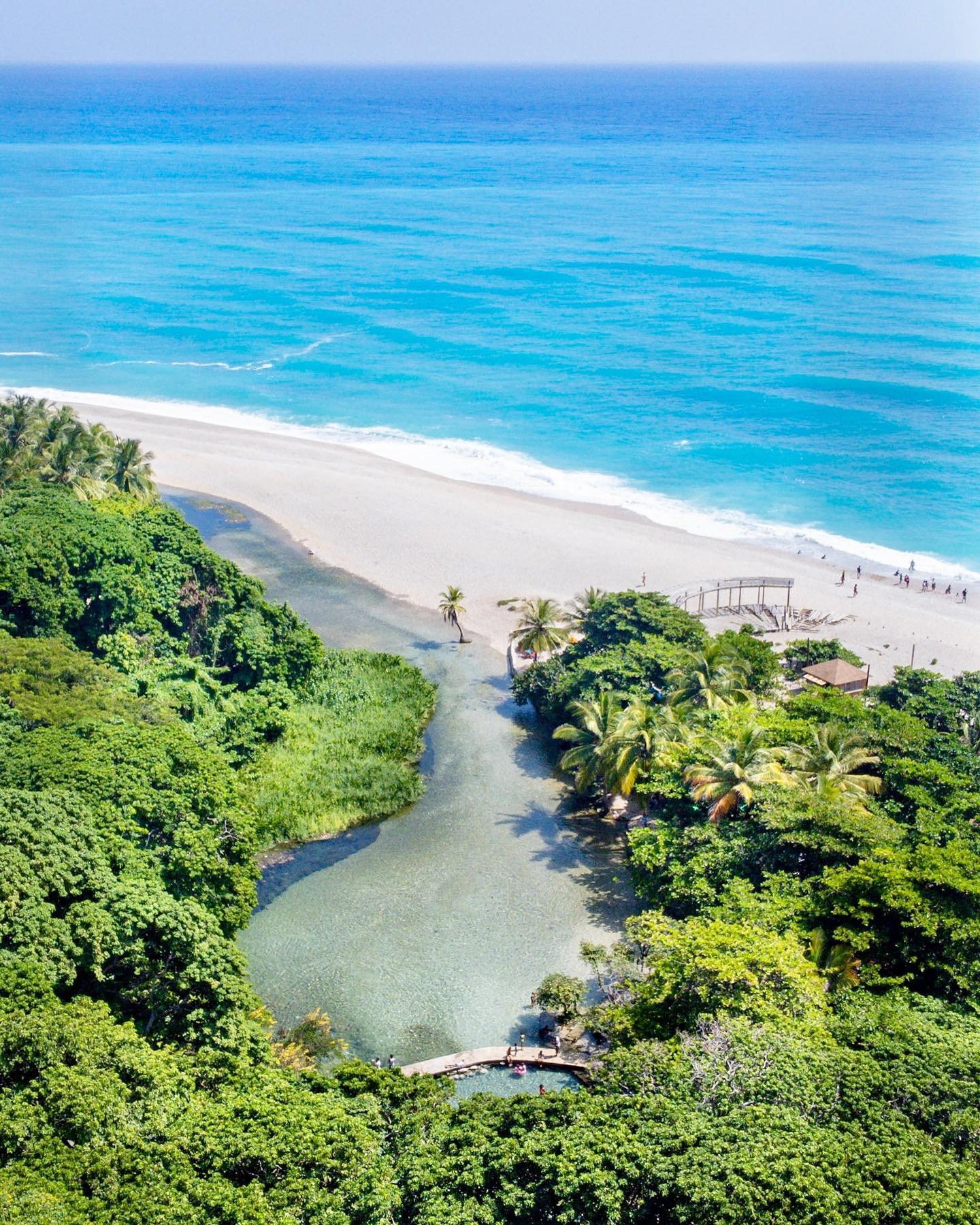 Los Patos en Barahona, incluida entre las 13 mejores playas del Caribe