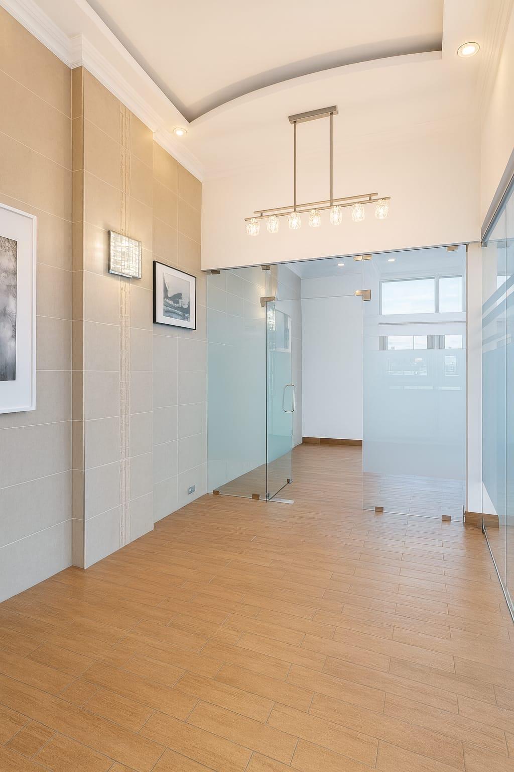 đ PIANTINI â TORRE PROFESIONAL Excelente ubicaciĂłn corporativa en una de las zonas mĂĄs estratĂŠgicas de Piantini. đ° Antes: US$1,850 mensuales ⨠Ahora: US$1,550 mensuales â Mantenimiento: RD$5,000 adicionales
