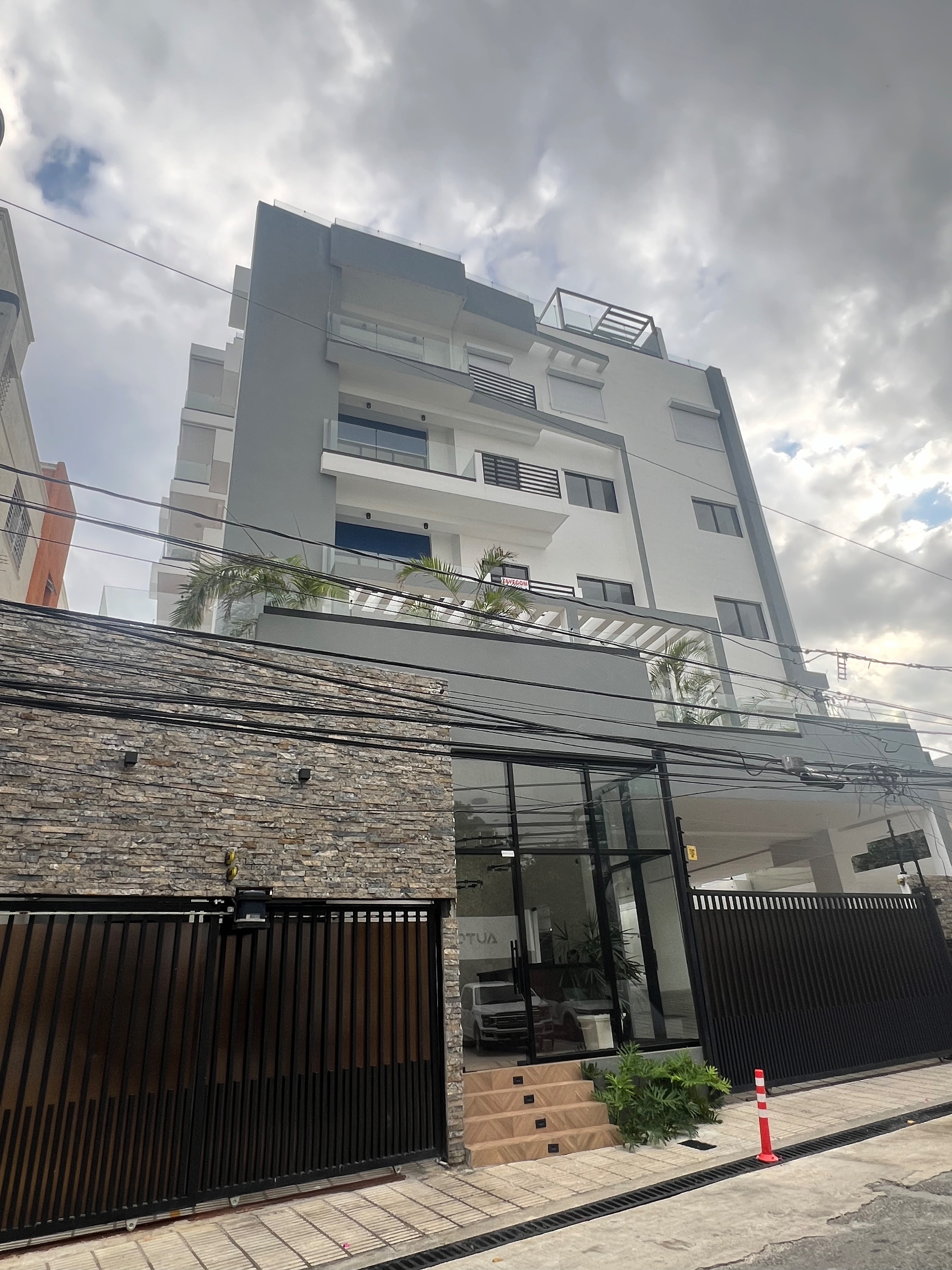 Hermoso apartamento en Venta en Los Restauradores !!