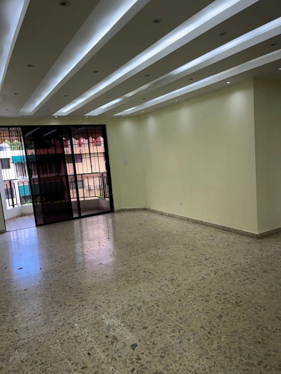 Apartamento en alquiler en Naco de 3 habitaciones - 3er nivel