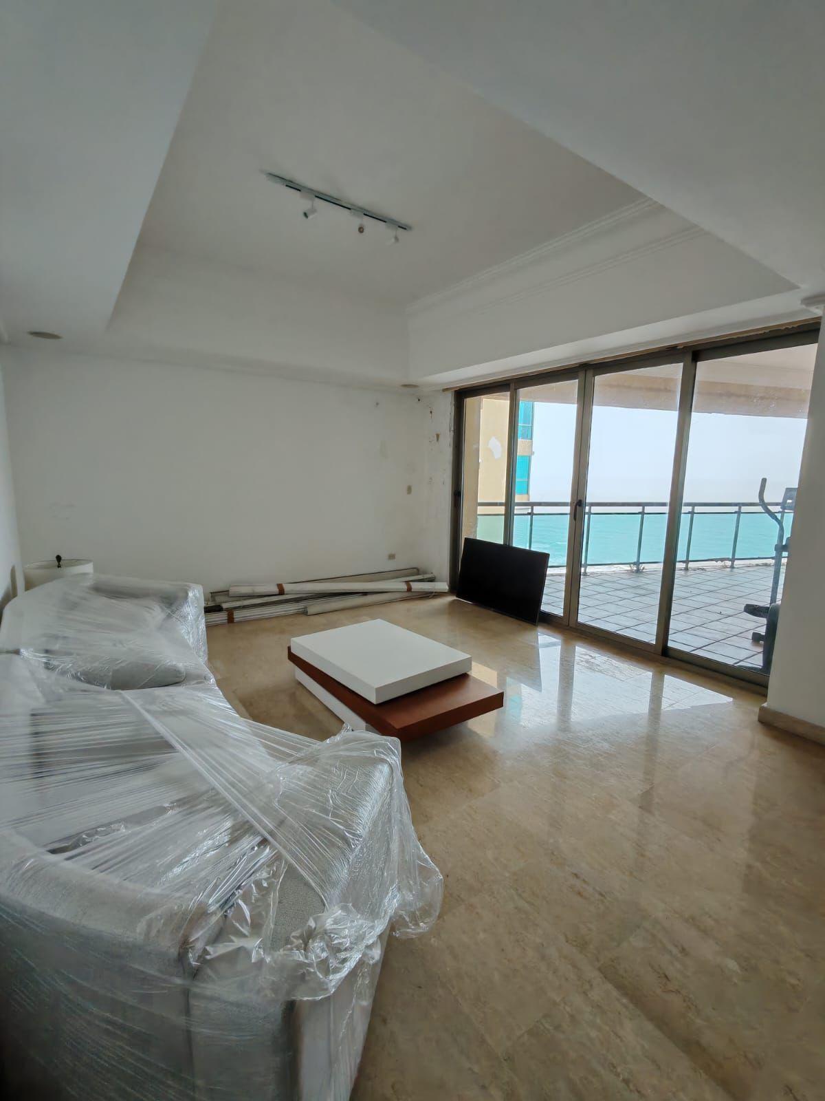 Apartamento con terraza privada y vista espectacular al mar.
