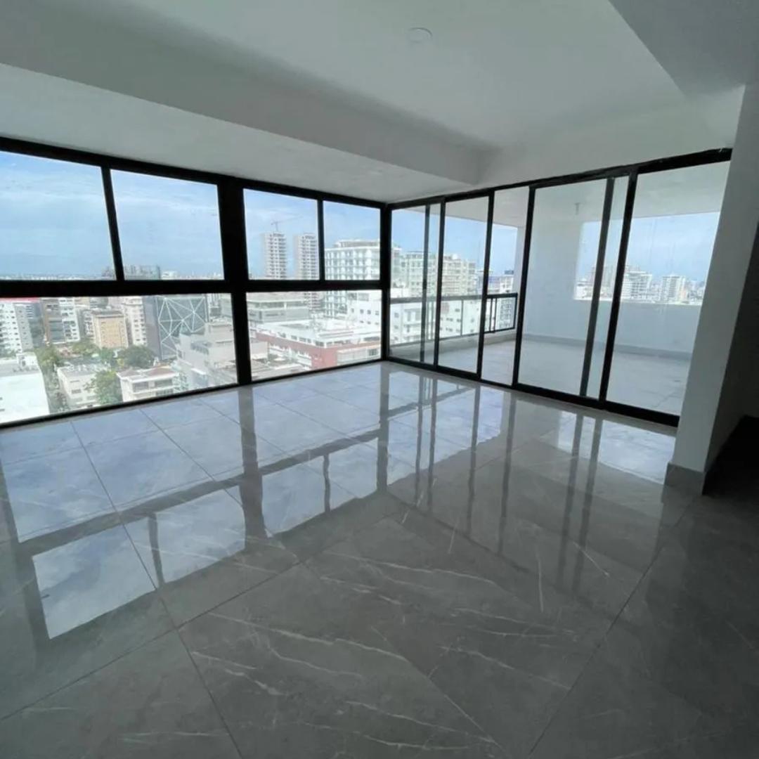 PENTHOUSE DE 3 NIVELES EN VENTA EN ENSANCHE PARAÍSO