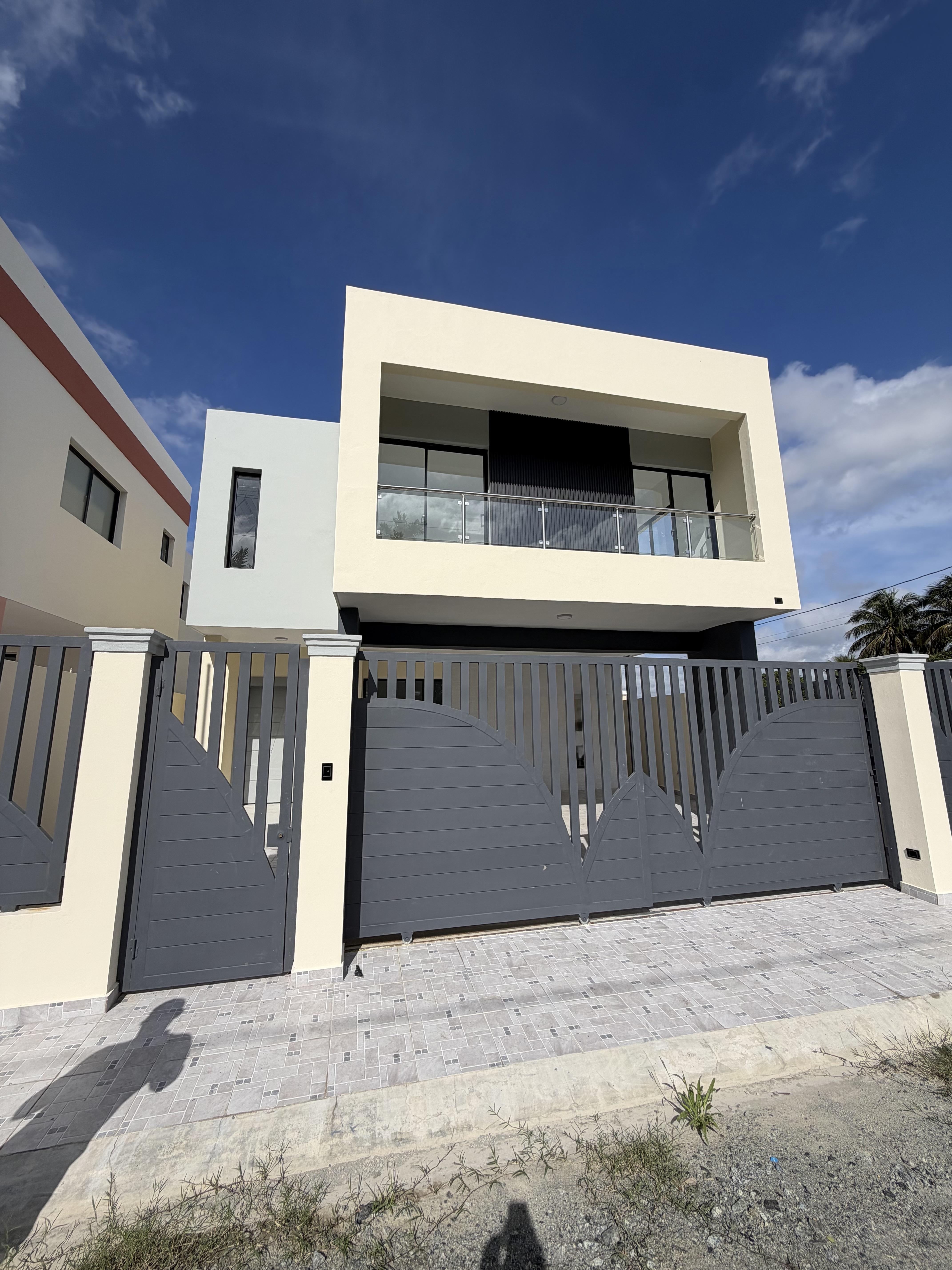 HERMOSA CASA EN VENTA MOCA