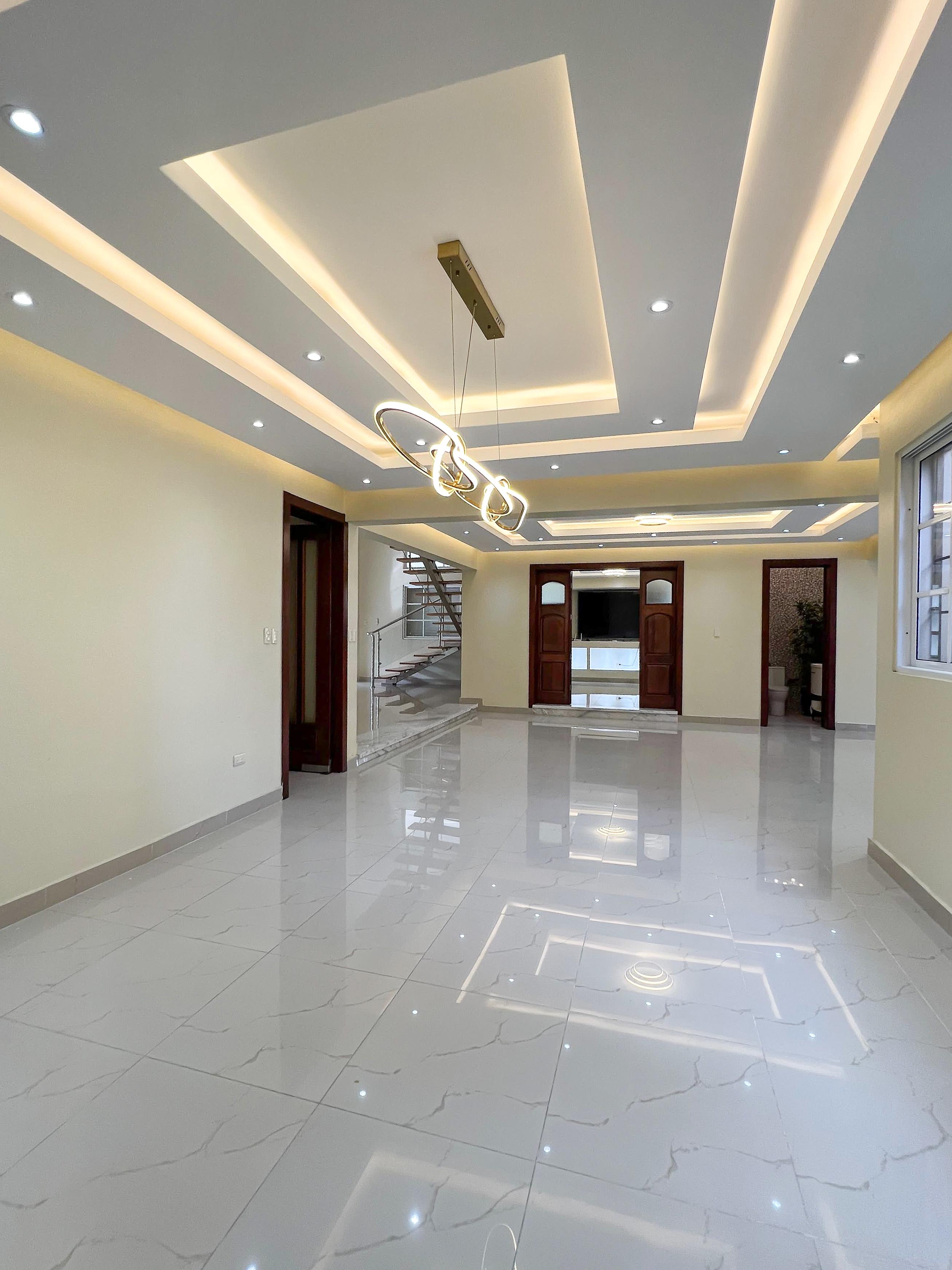 Casa en venta en Alameda, Santo Domingo Oeste — 4 hab, 711.72 m²