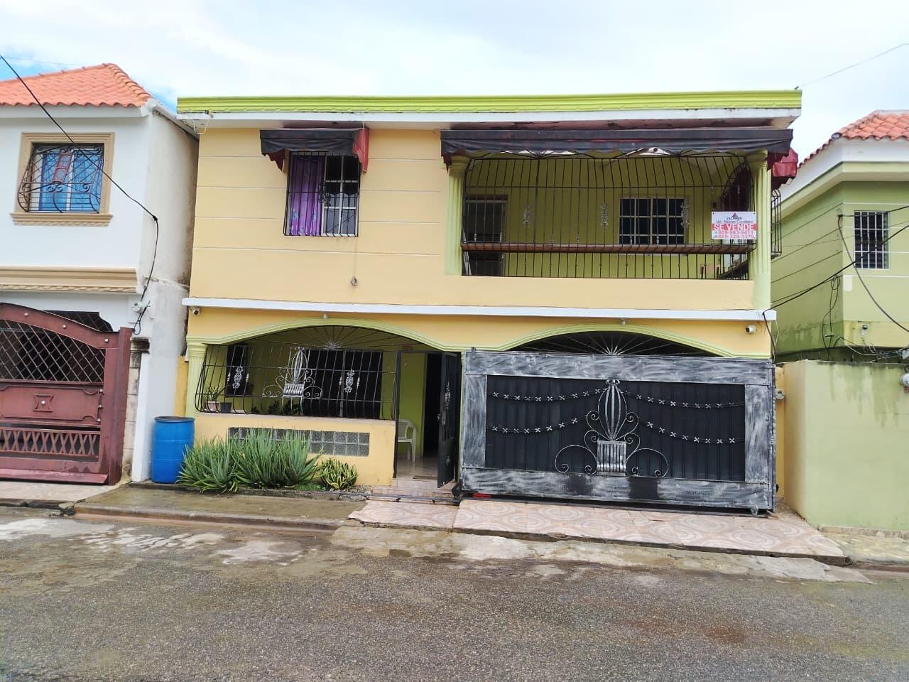 Casa en venta en El Almirante, Santo Domingo Este
