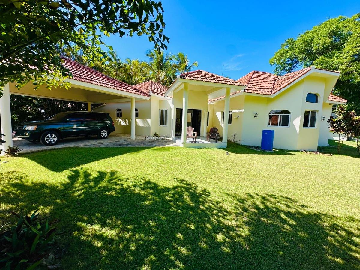 Spacious villa in Playa Laguna