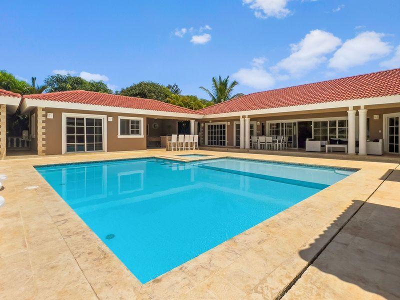 Superior 6-Bedroom Villa in Gated Community with Private Pool – Sosúa