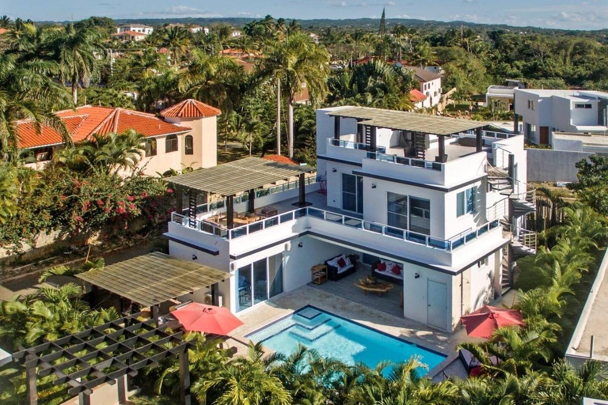Turn Key Air BNB Ready Villa with great ROI