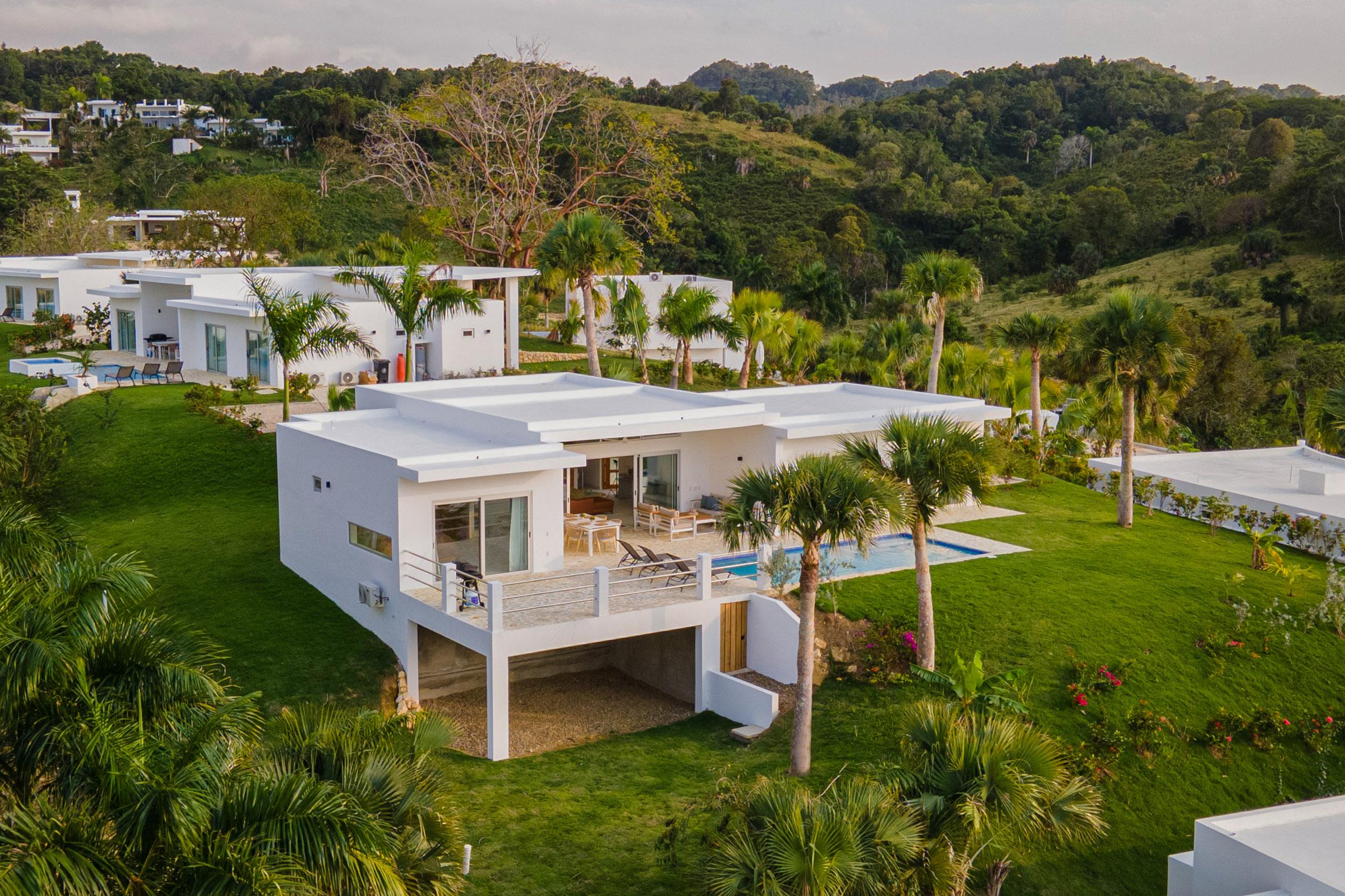 Private 3-Bedroom Villa on 1,068 m² Lot with Pool & Valley Views