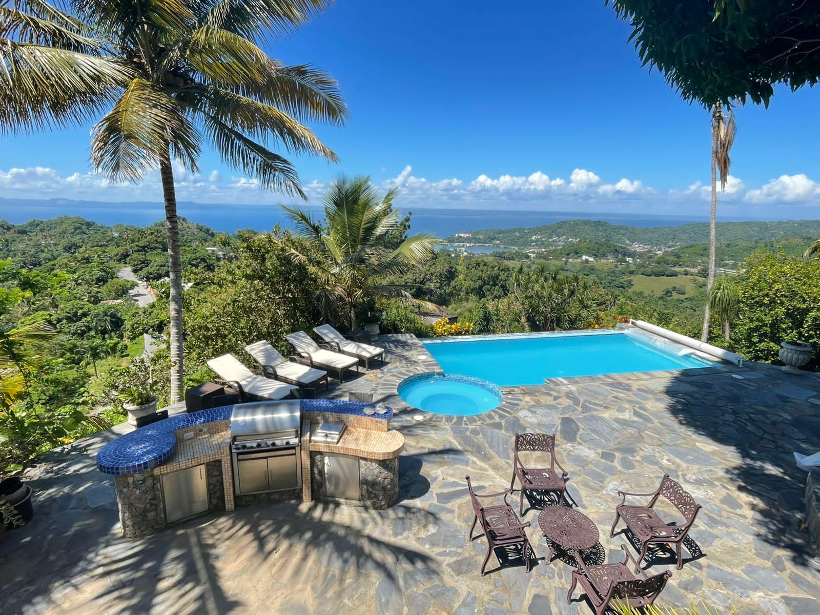 Impresionante villa de gran terreno Ubicada en cruce la palmilla Samaná