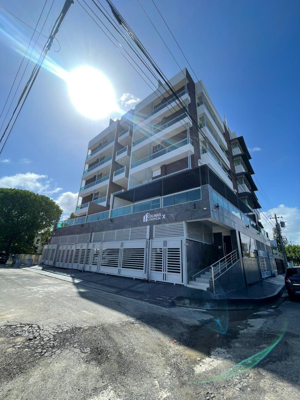 Apartamento de 2 Habitaciones, 2 baños 1/2, con Terraza y Jacuzzi pivado Excelentes condiciones y bien ubicado en Urb Tropical DN