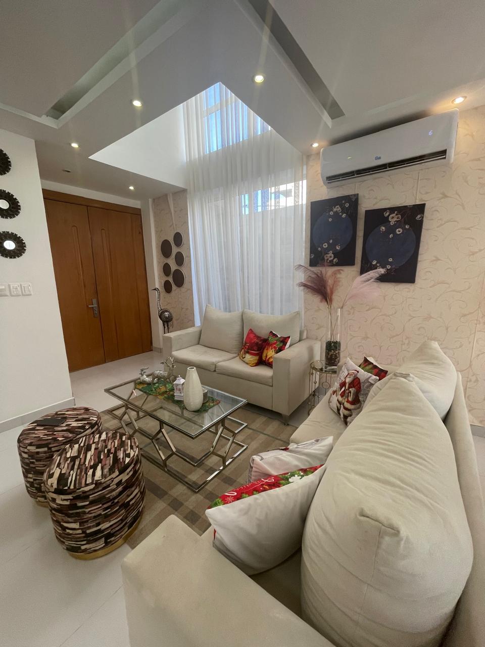 Casa de 2 niveles santo domingo Este