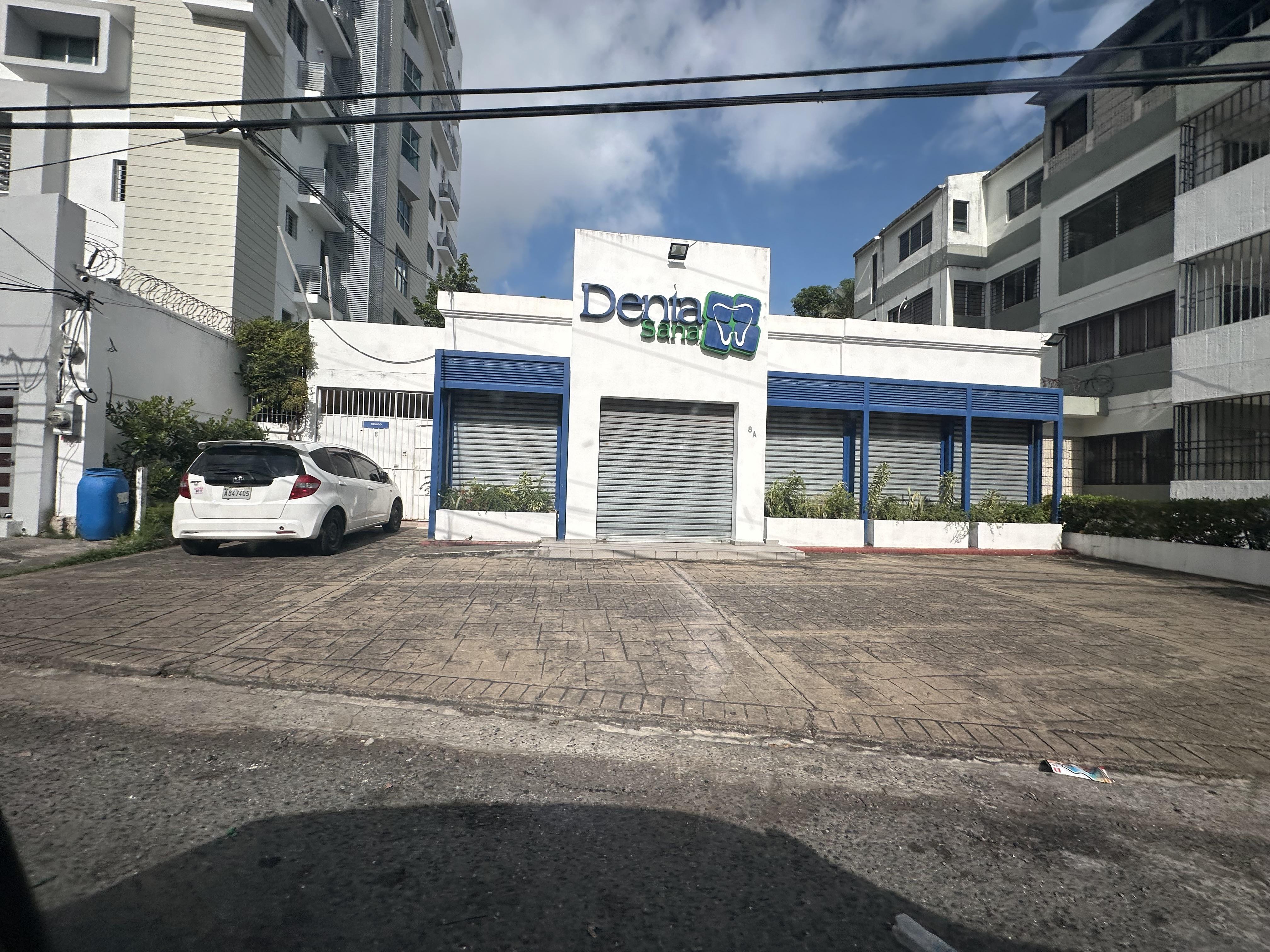 Casa en Venta - Ensanche Naco , Excelente para desarrollo de Proyecto