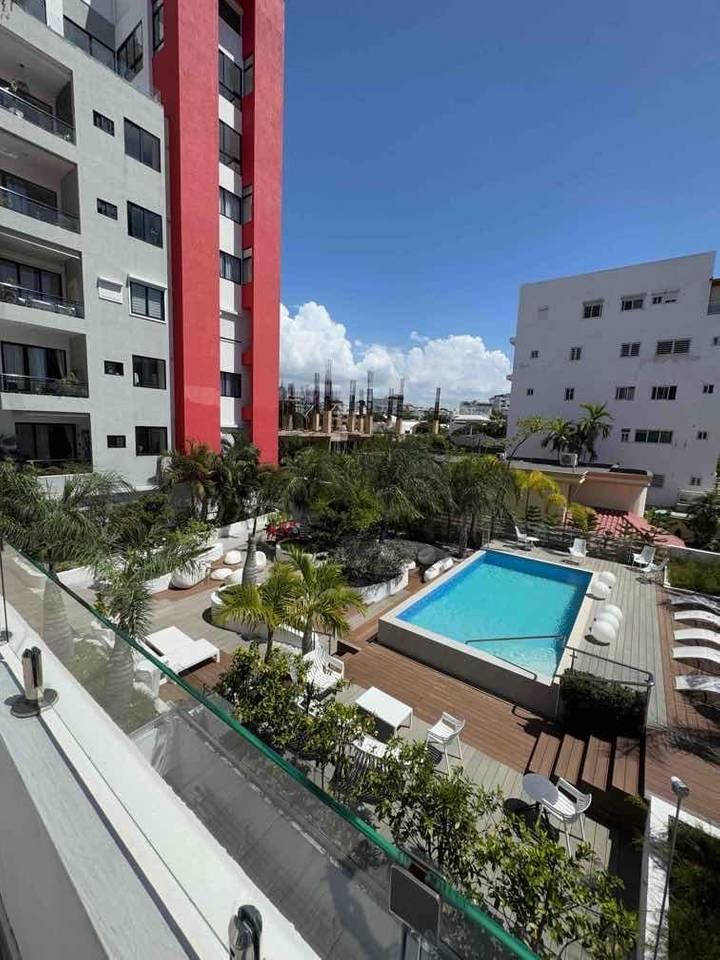 Apartamento en alquiler con línea blanca en el exclusivo sector de Cacicazgos.