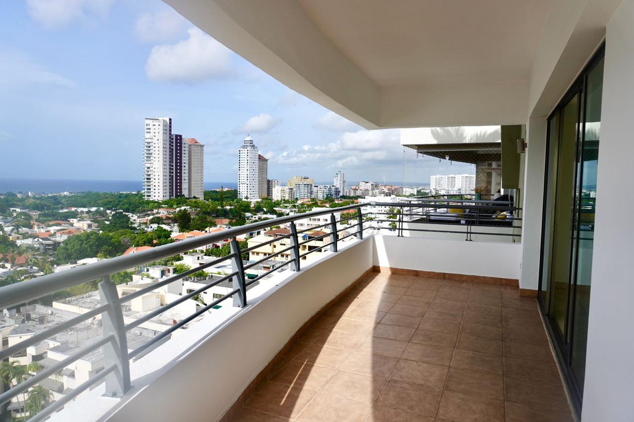 Amplio Apartamento en Exclusiva Torre en los Cacicazgos , 3 Habitaciones.