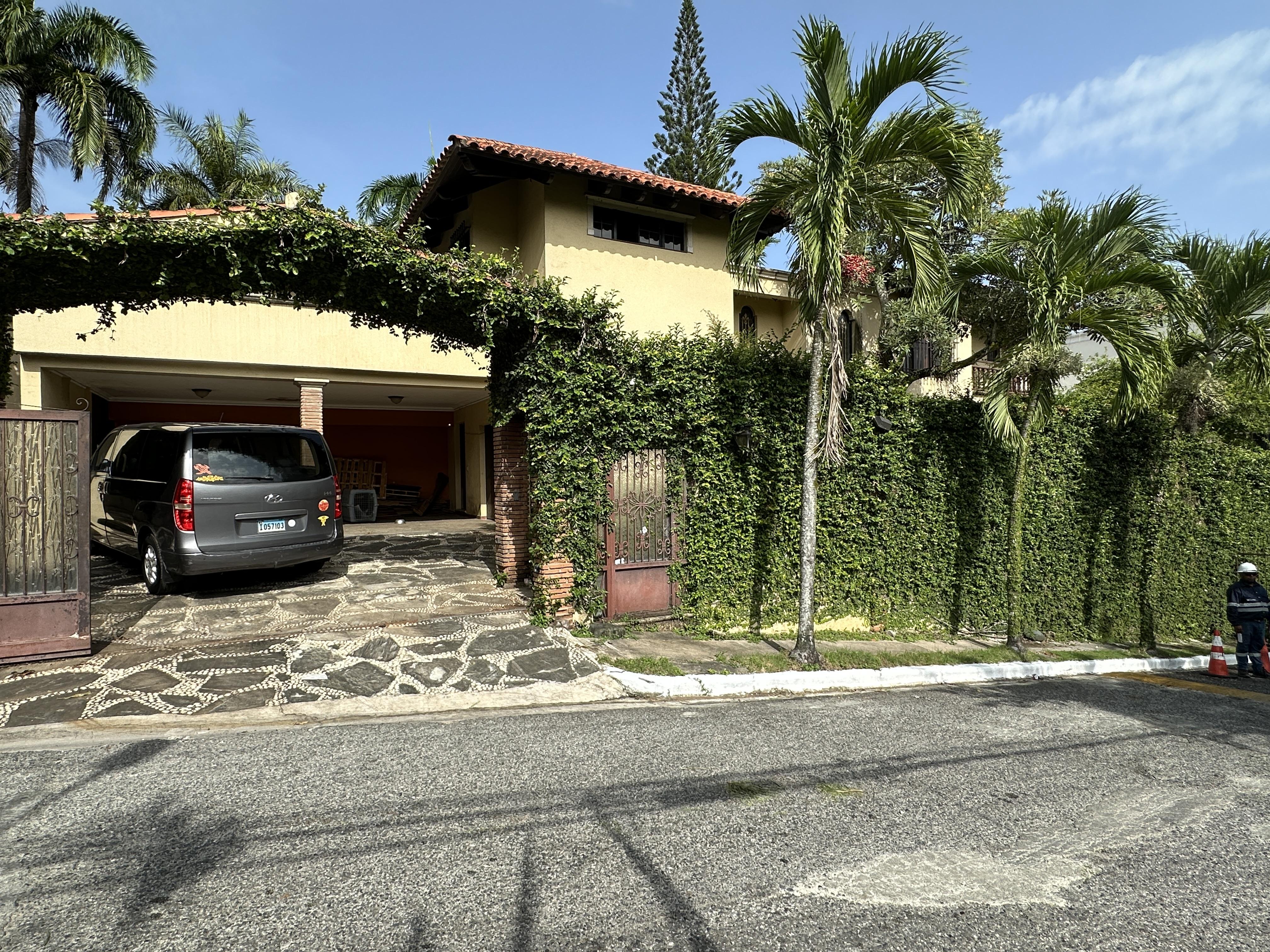 Casa de 1,252.42 metros en Arroyo Hondo.