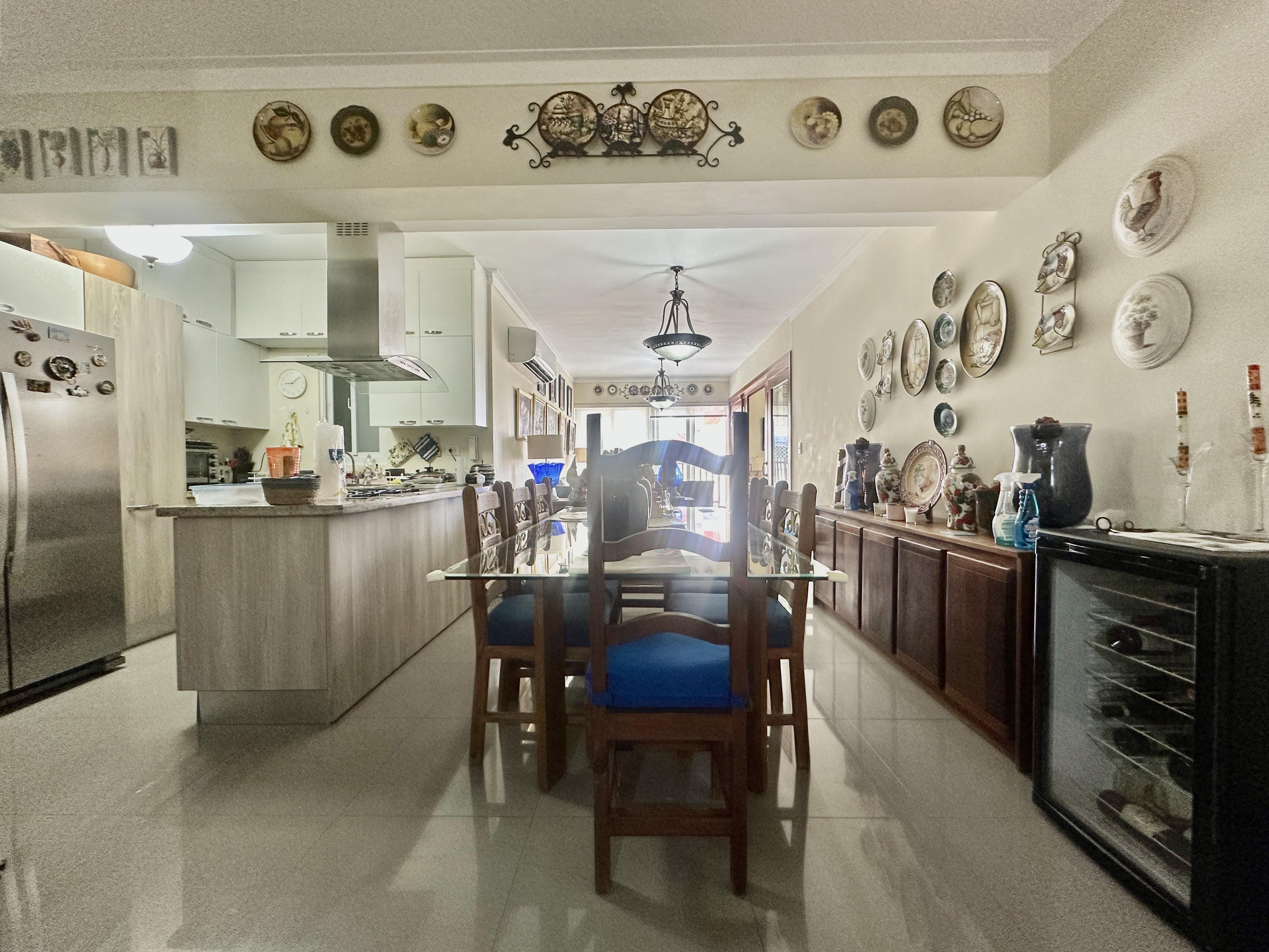 Apartamento en venta en Evaristo Morales proximo a la Av. Winston Churchill