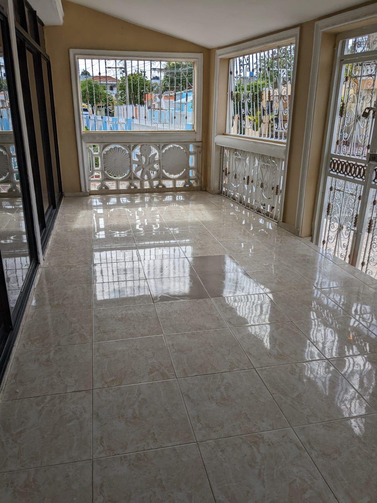 Amplia Vivienda en Alquier Res. del Este