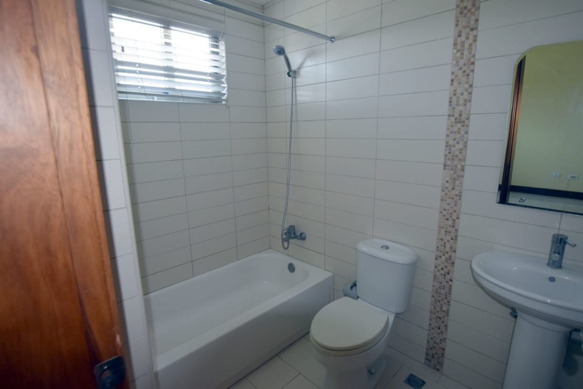 APARTAMENTO EN ALQUILER, UBICADO EN ARROYO HONDO VIEJO.