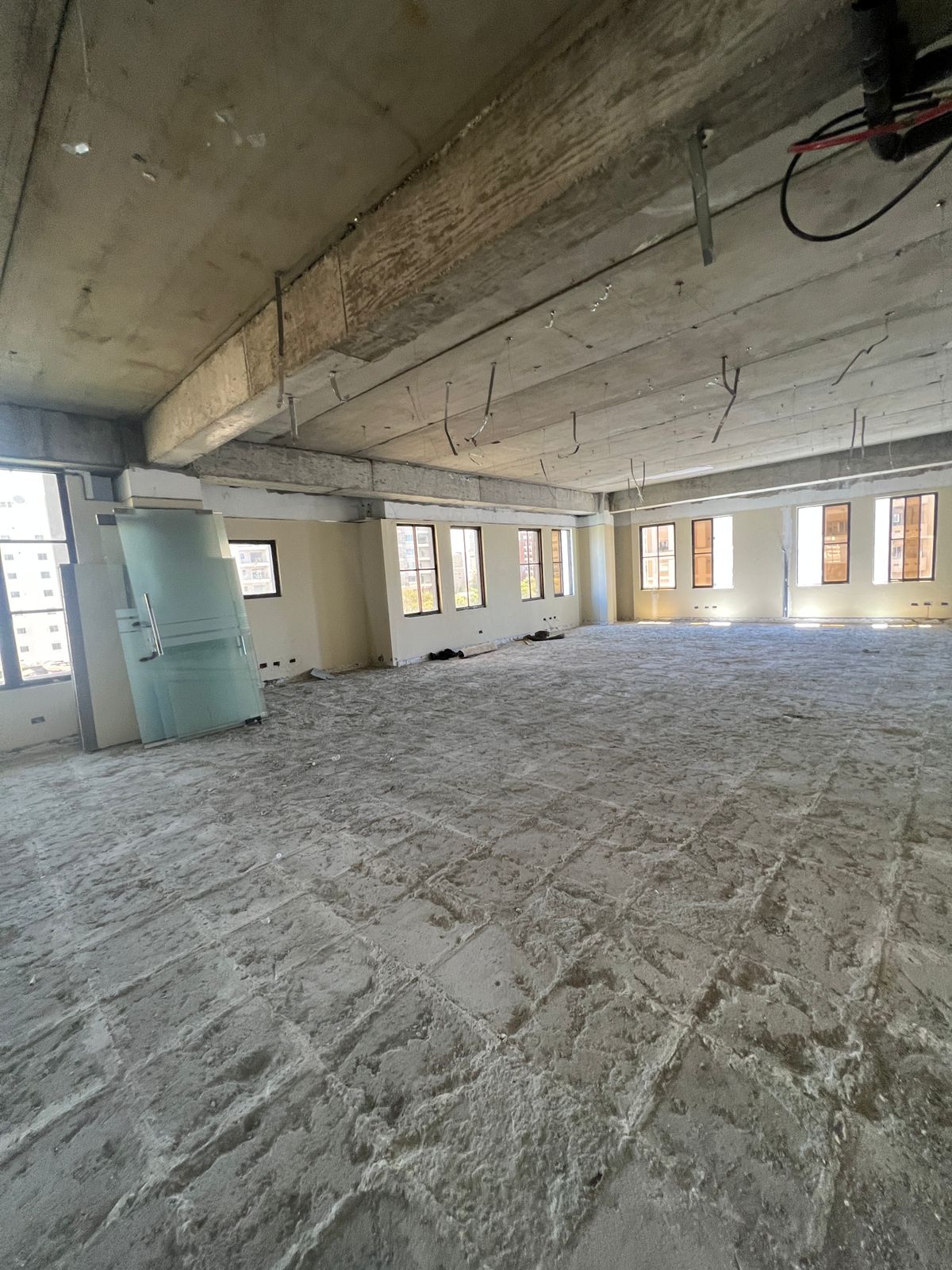 LOCAL COMERCIAL EN ALQUILER, UBICADO EN SERRALLES.