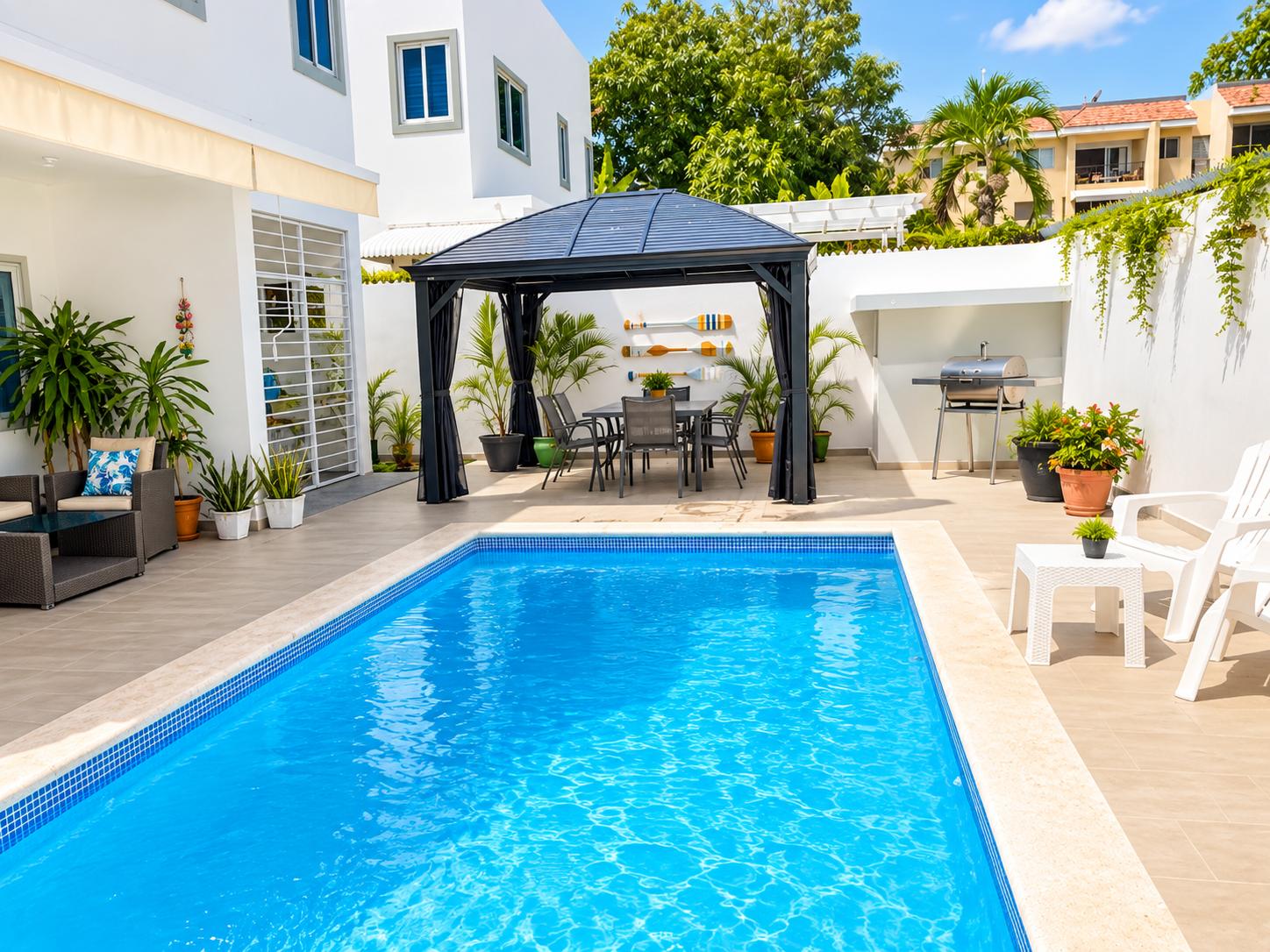 Villa moderna amueblada con piscina cerca del Malecón