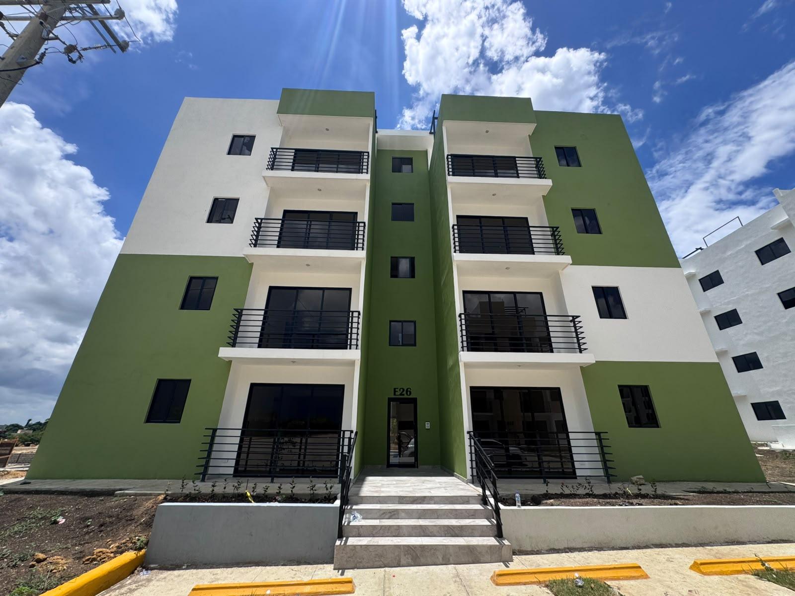 Apartamentos Proximo Al Supermercado Bravo en Santo Domingo Norte