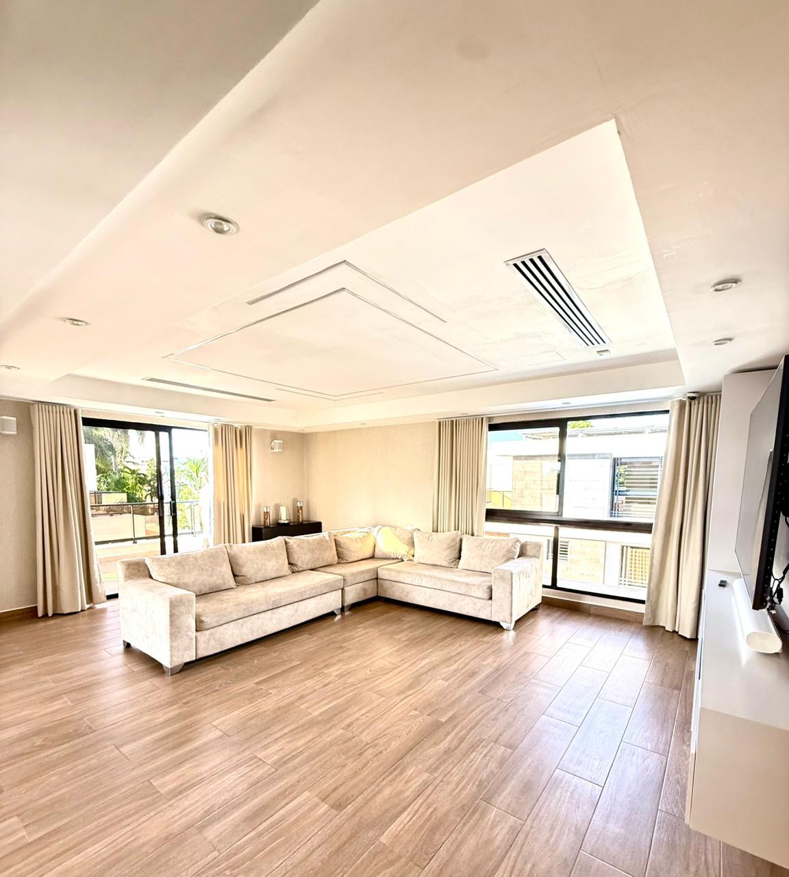 Casa en venta de 3 niveles ubicada en Colina de los ríos.