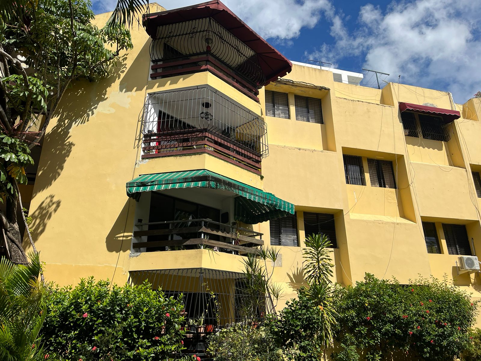 AI01AA0011 Alquiler De Apartamento Amueblado en Gazcue 125.82 m2