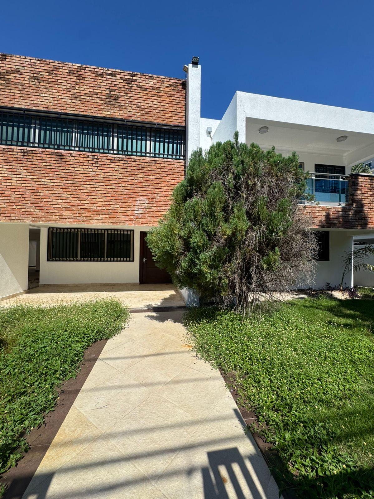 Venta Casa de dos niveles en los Cacicazgos