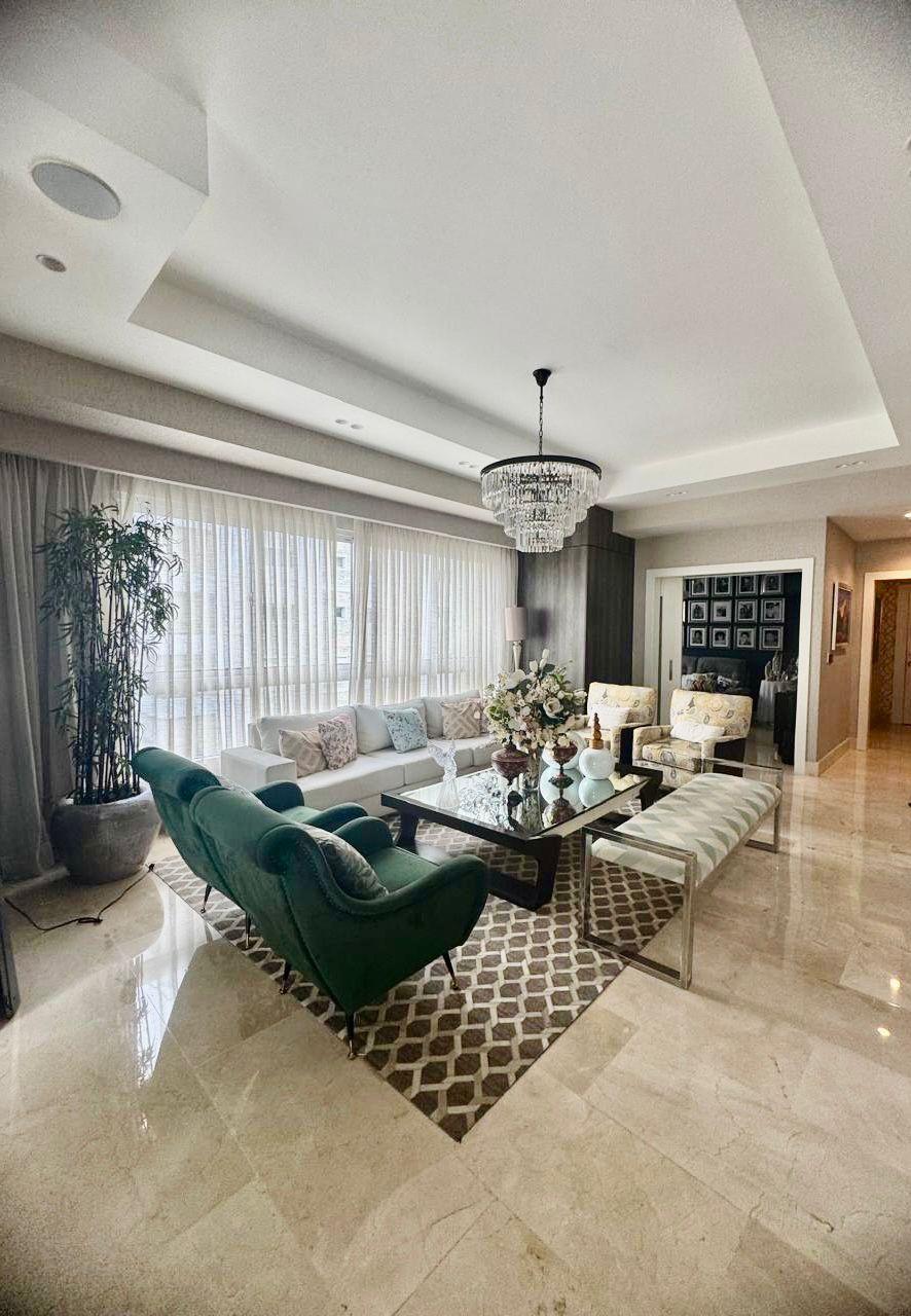 Venta apartamento en Piantini, 312m2,US$975,000.- 3 habitaciones, 3 baños, estudio, cocina fría y caliente, 3 parqueos, pisos en mármol.