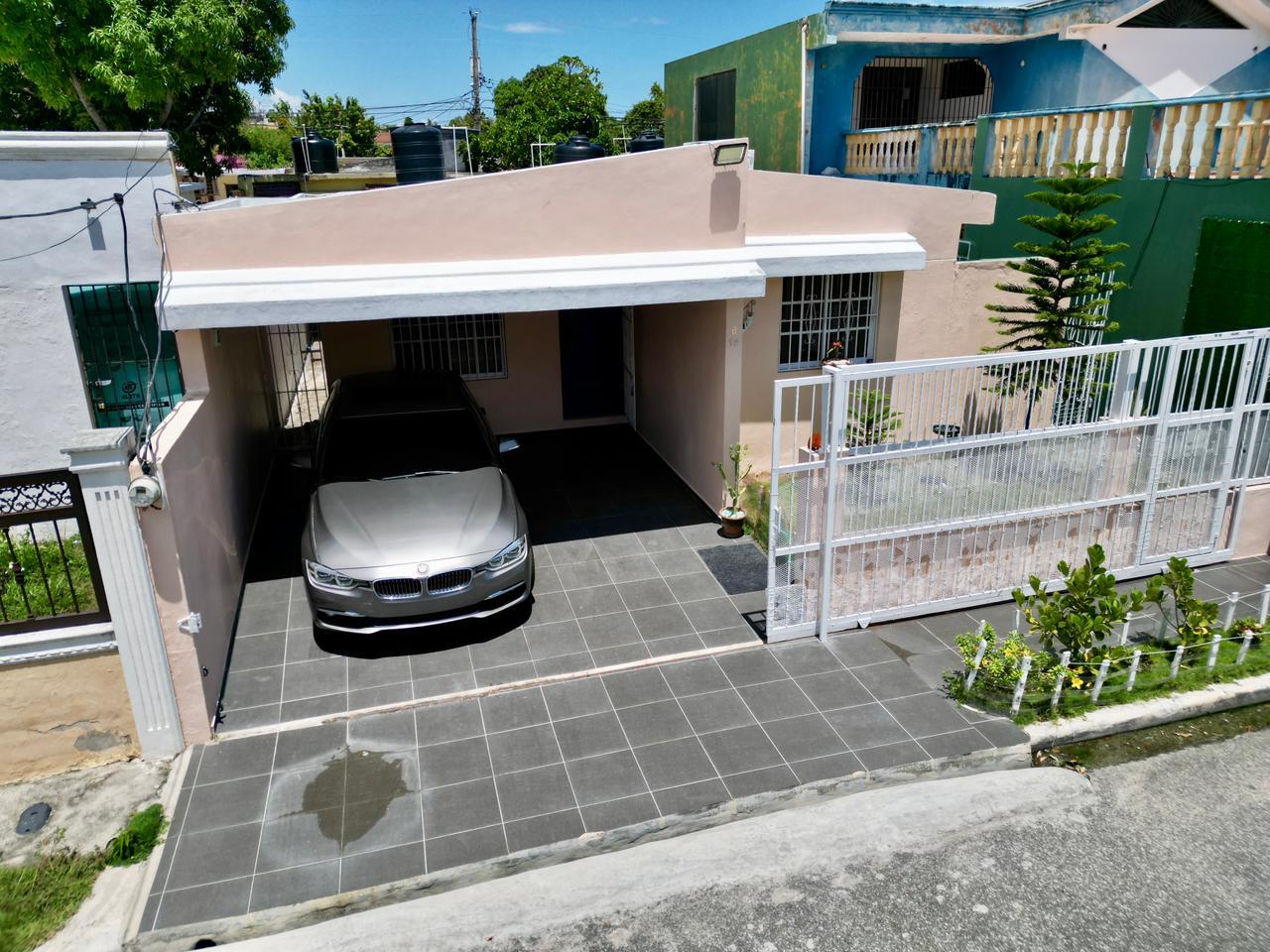 CIUDAD REAL I: Casa de 3 Habitaciones y 1 Nivel, ubicada en residencial cerrado con seguridad 24/7, en venta por RD$11,000,000