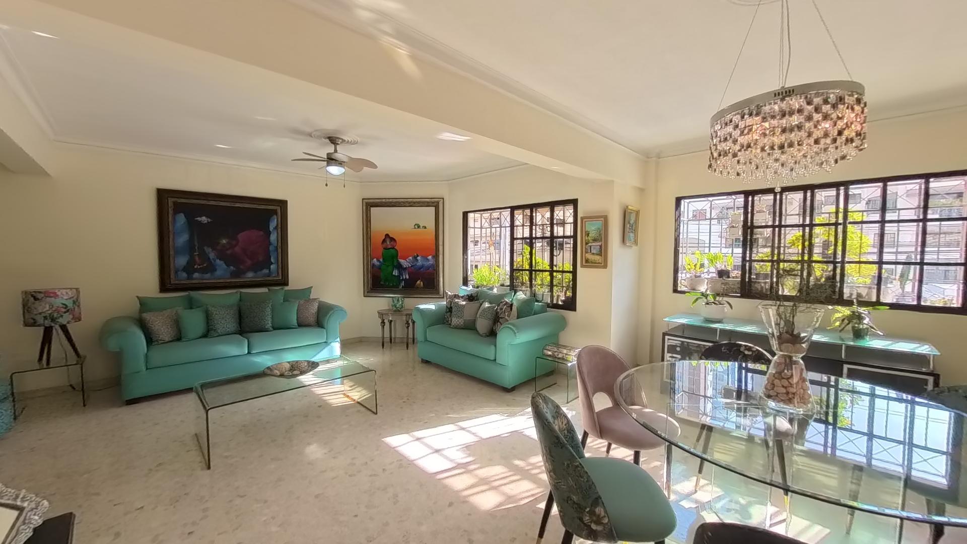 Apartamento Clasico en venta ubicado en Piantini, justo en la frontera con ensanche Serralles, de 160mts