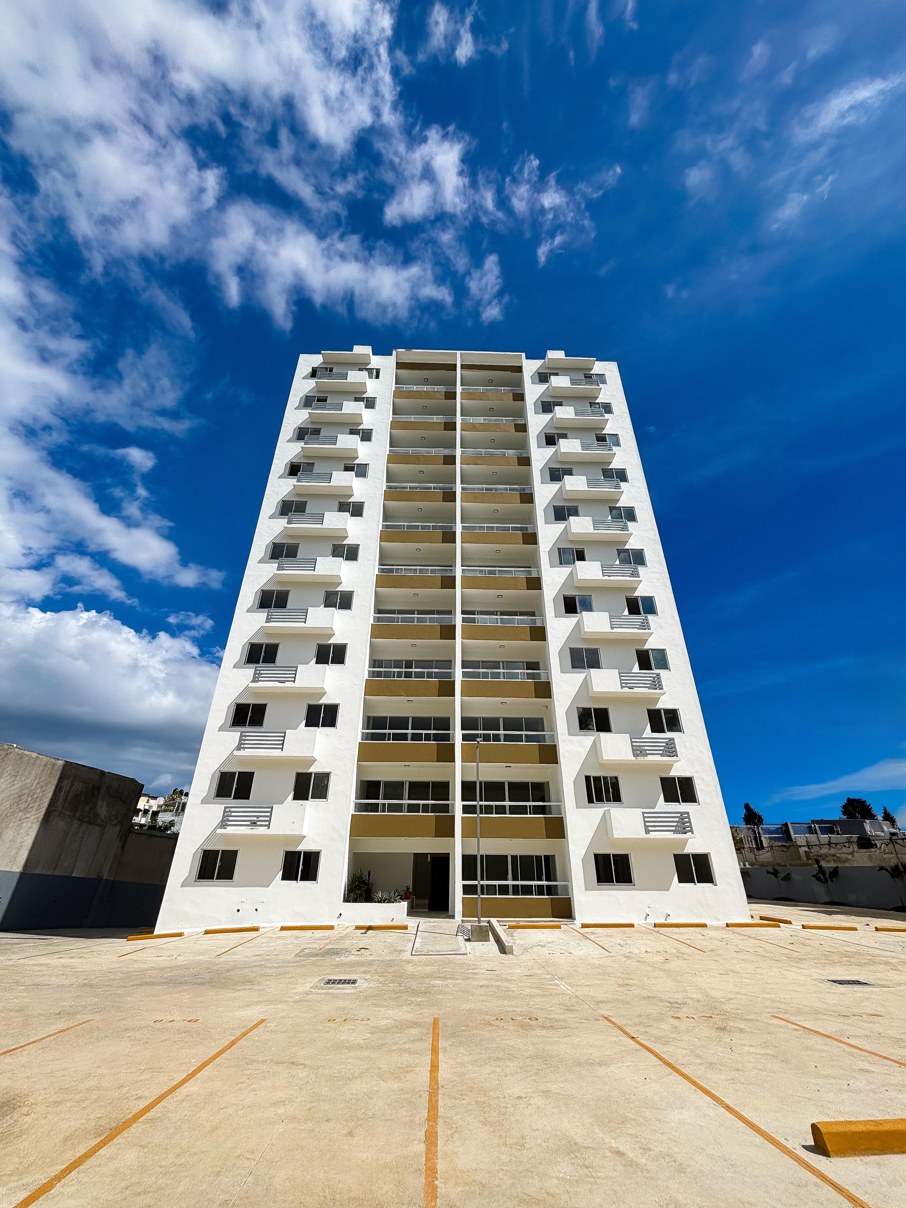 TORRES de apartamentos en la Jacobo Majluta