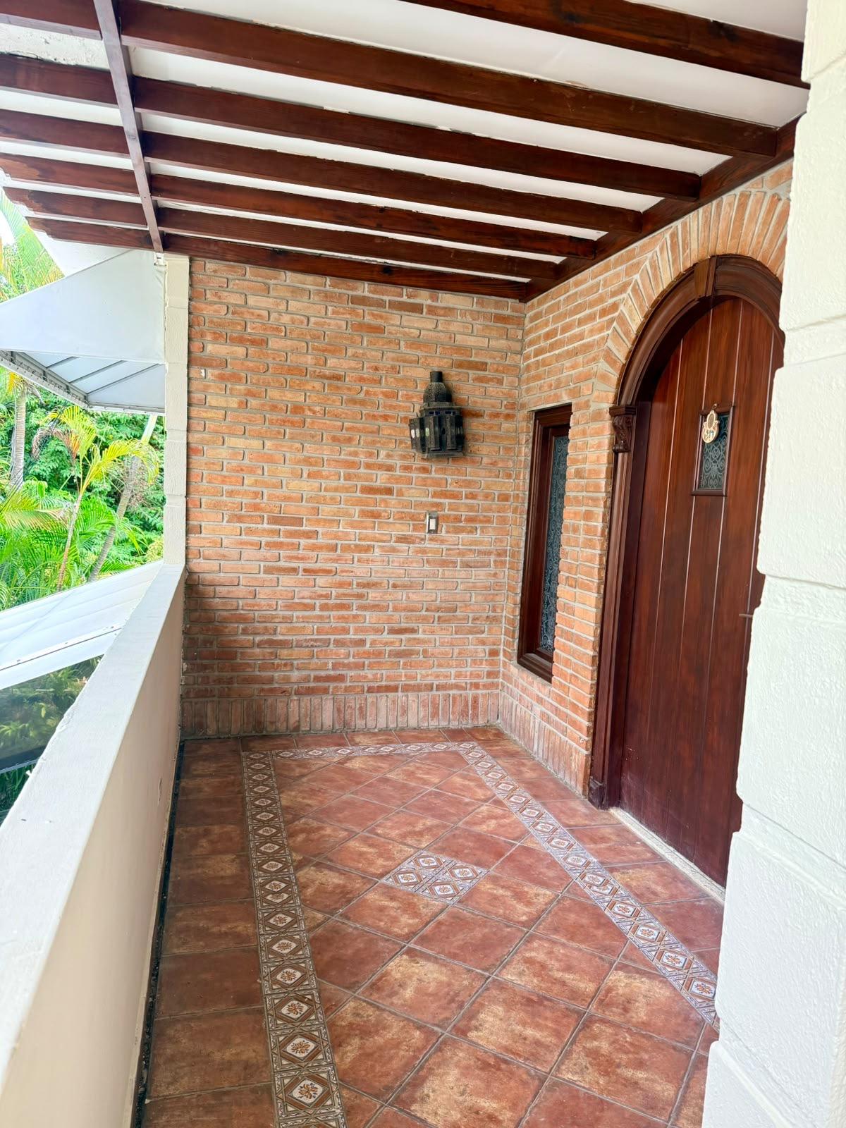 Amplia Propiedad para Vivienda u Oficina en Alquiler en Naco | 244 m²