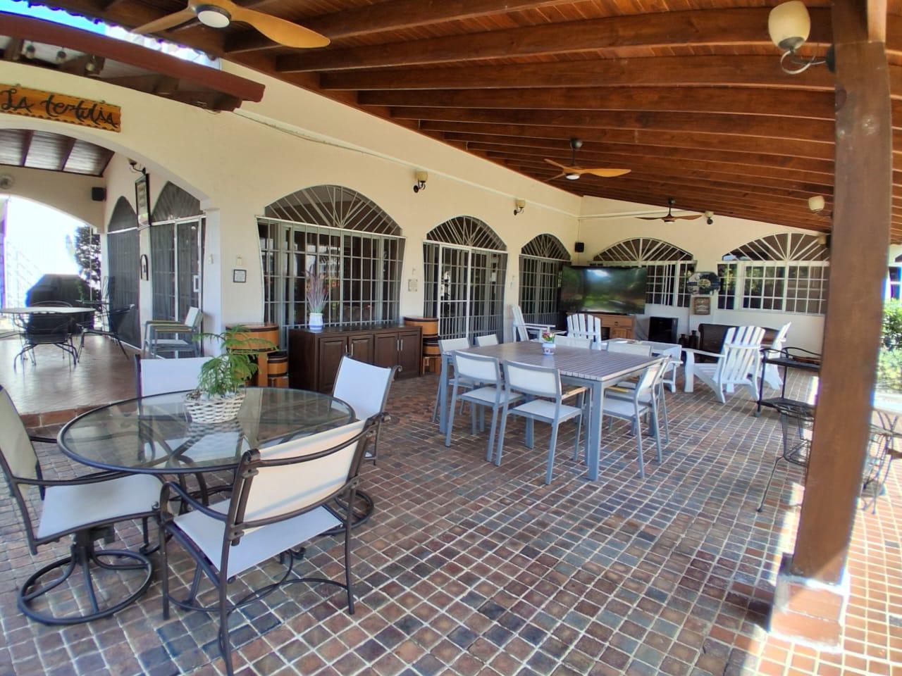 Casa de Lujo en Venta en Prados del Norte, La Vega | 6 Habitaciones, Energía Solar y Seguridad Total