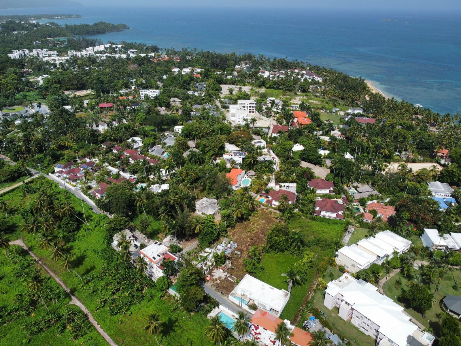 Terreno de 1,724 m² a 300 metros de Playa Las Ballenas