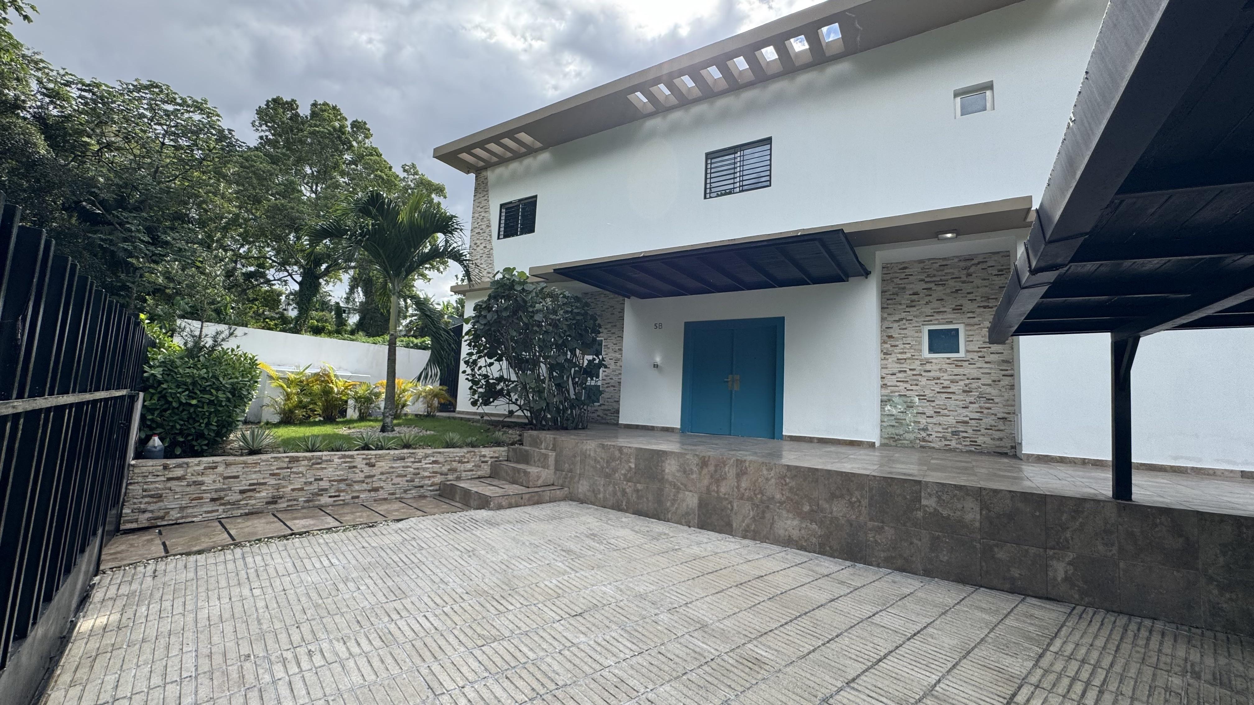 EXCELENTE CASA EN ISABEL VILLA, SUMAMENTE SEGURA Y CON CAMPO DE GOLF.