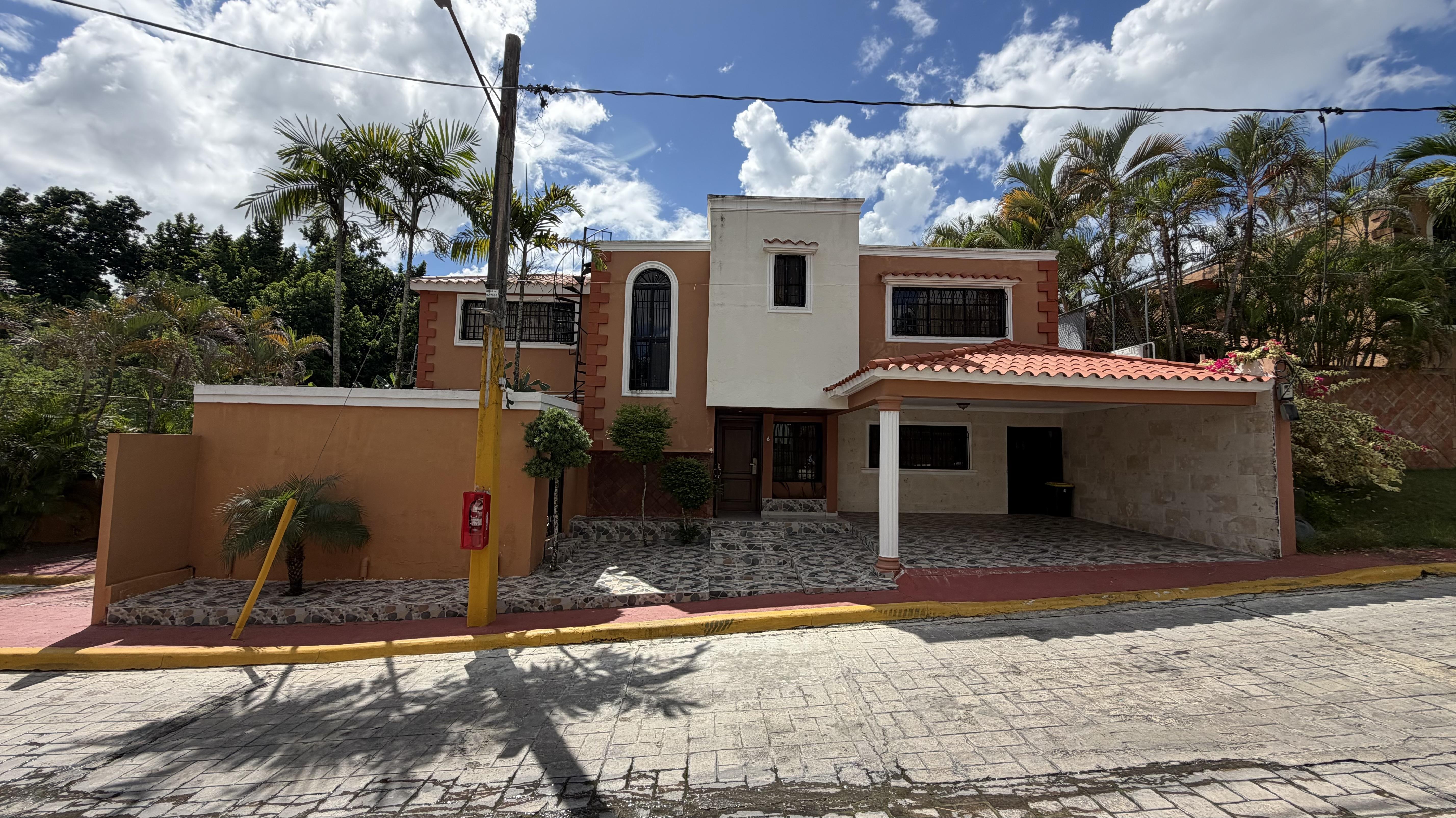 HERMOSA CASA DE 2 NIVELES EN CUESTA HERMOSA I ARROYO HONDO