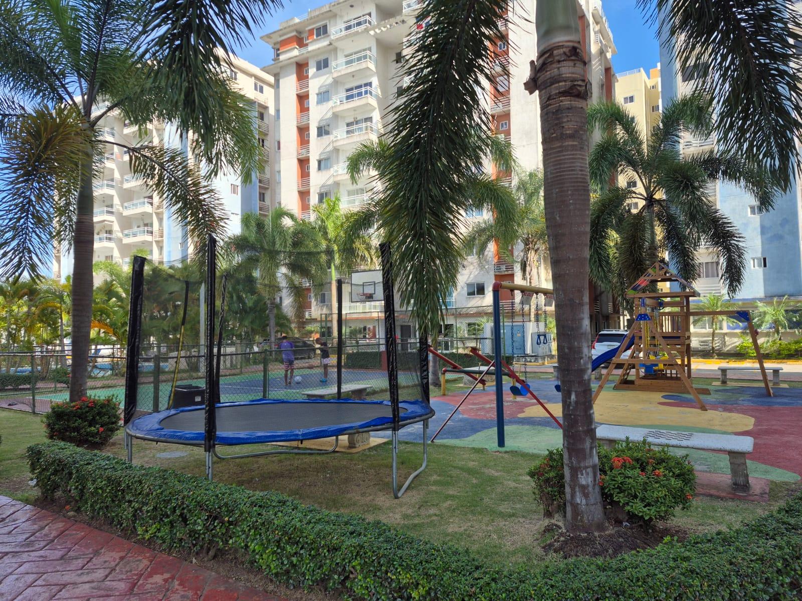 Apartamento en Alquiler en Av. Charles de Gaulle, casi esquina Autopista de San Isidro.