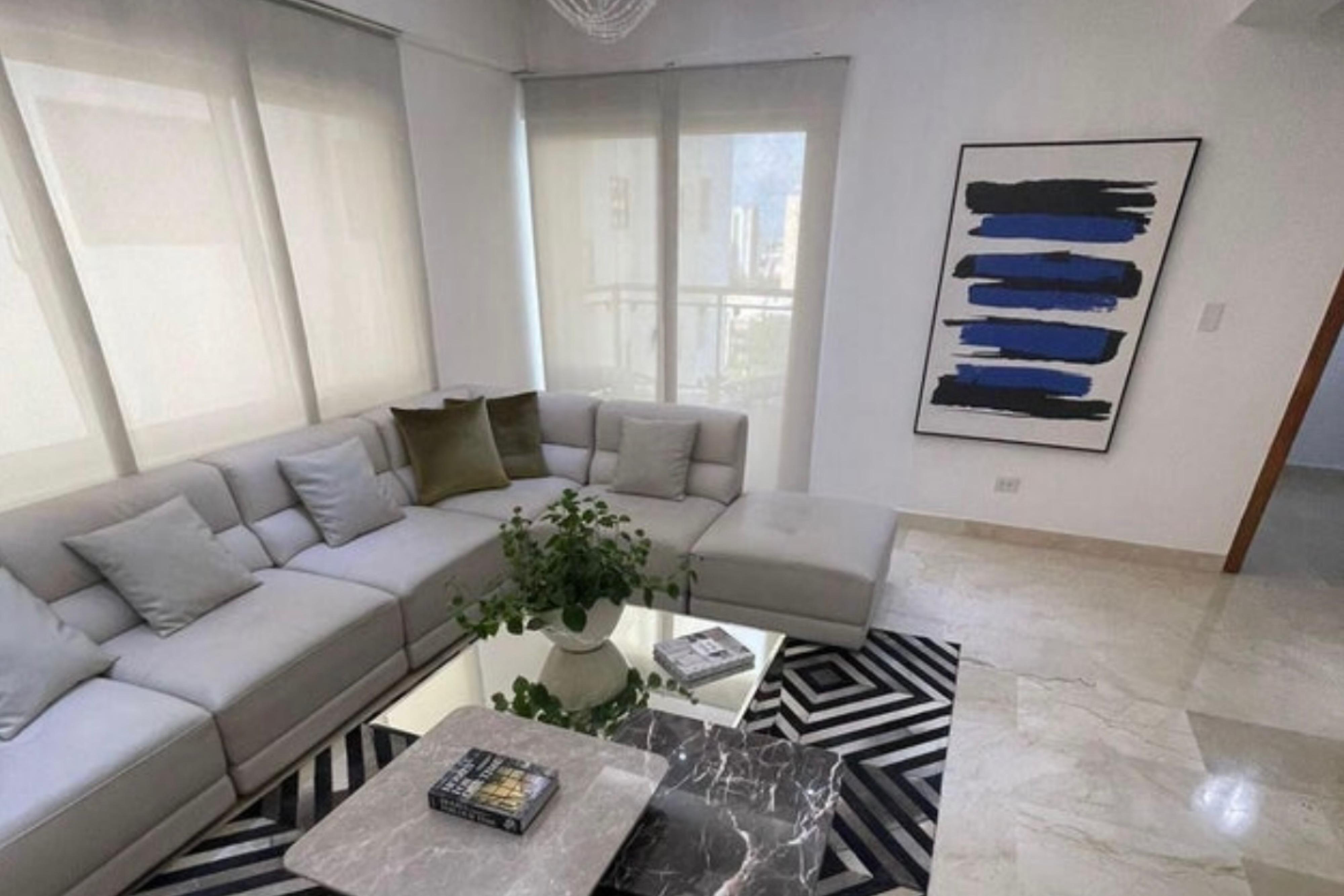 Apartamento en Alquiler en Piantini Amueblado de TRES Habitaciones + Family