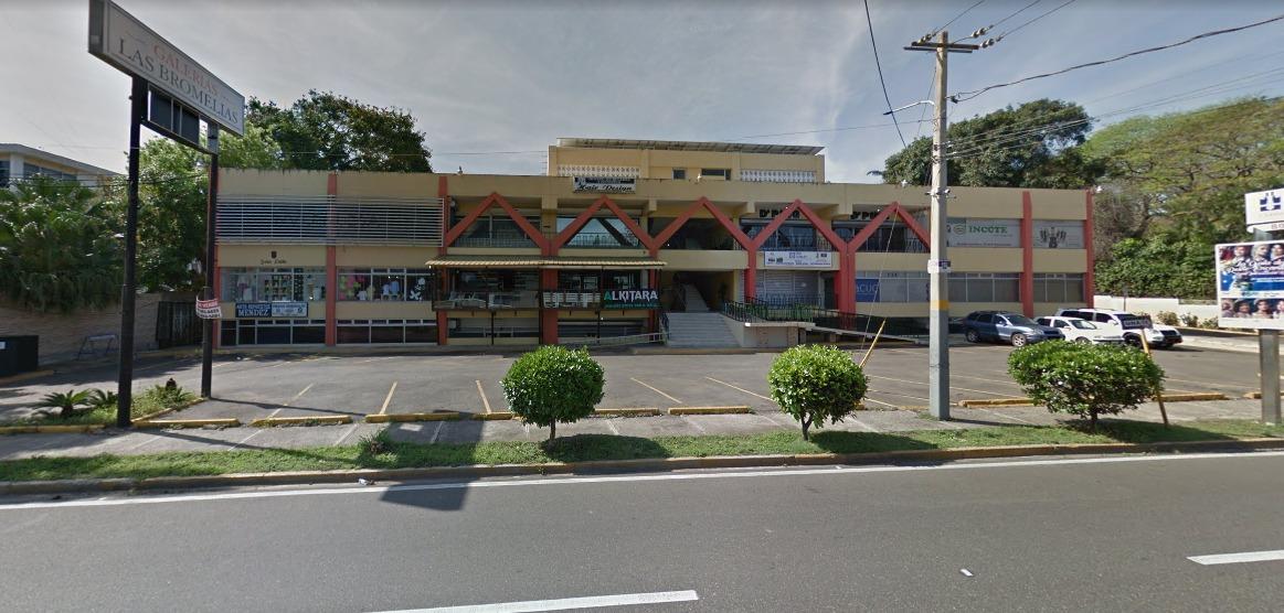 Local comercial de 66.85 m² en Plaza Boulevard Las Bromelias