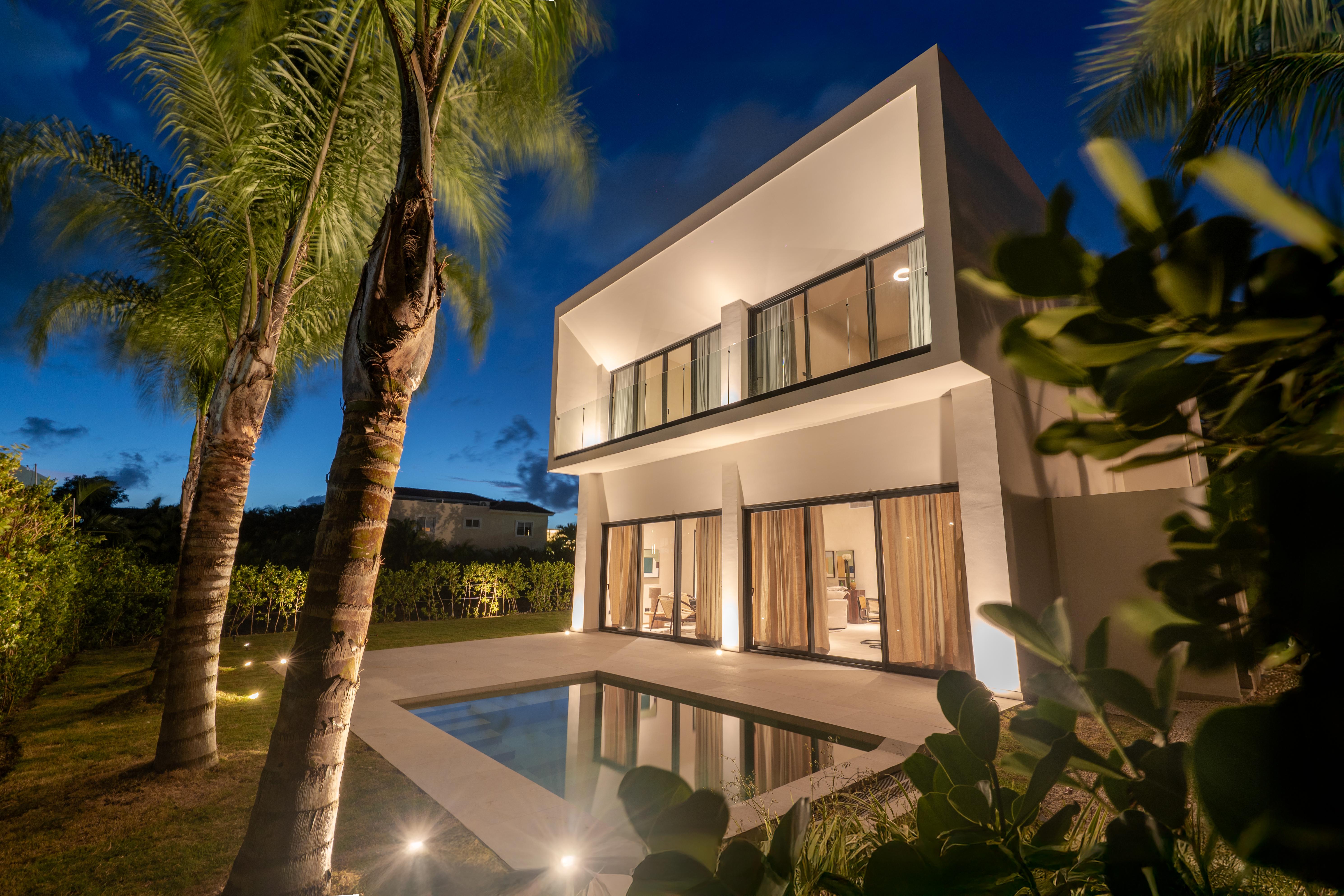 Villa Olivo 57 en Punta Cana Village | Villa de Lujo Amueblada en Venta por USD $1,075,000