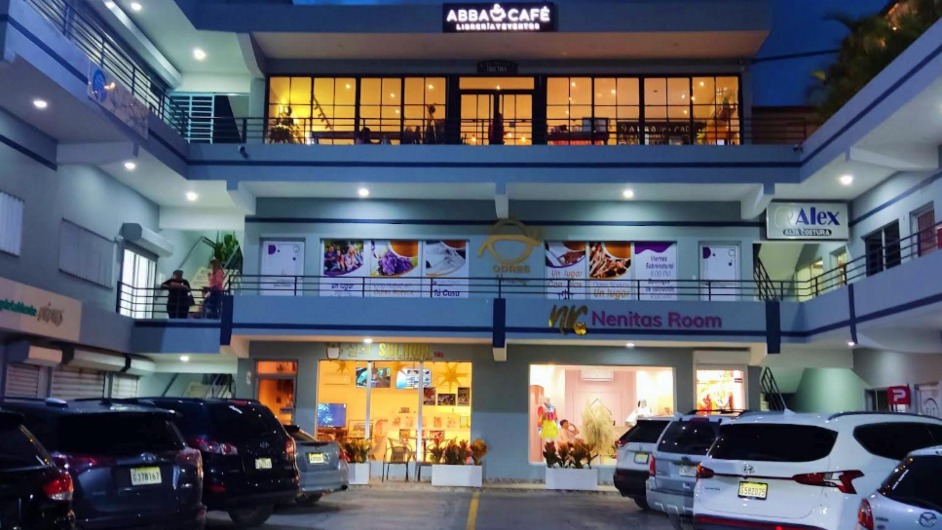 27 M² COMMERCIAL SPACE FOR RENT IN PLAZA FINARIS – EVARISTO MORALES