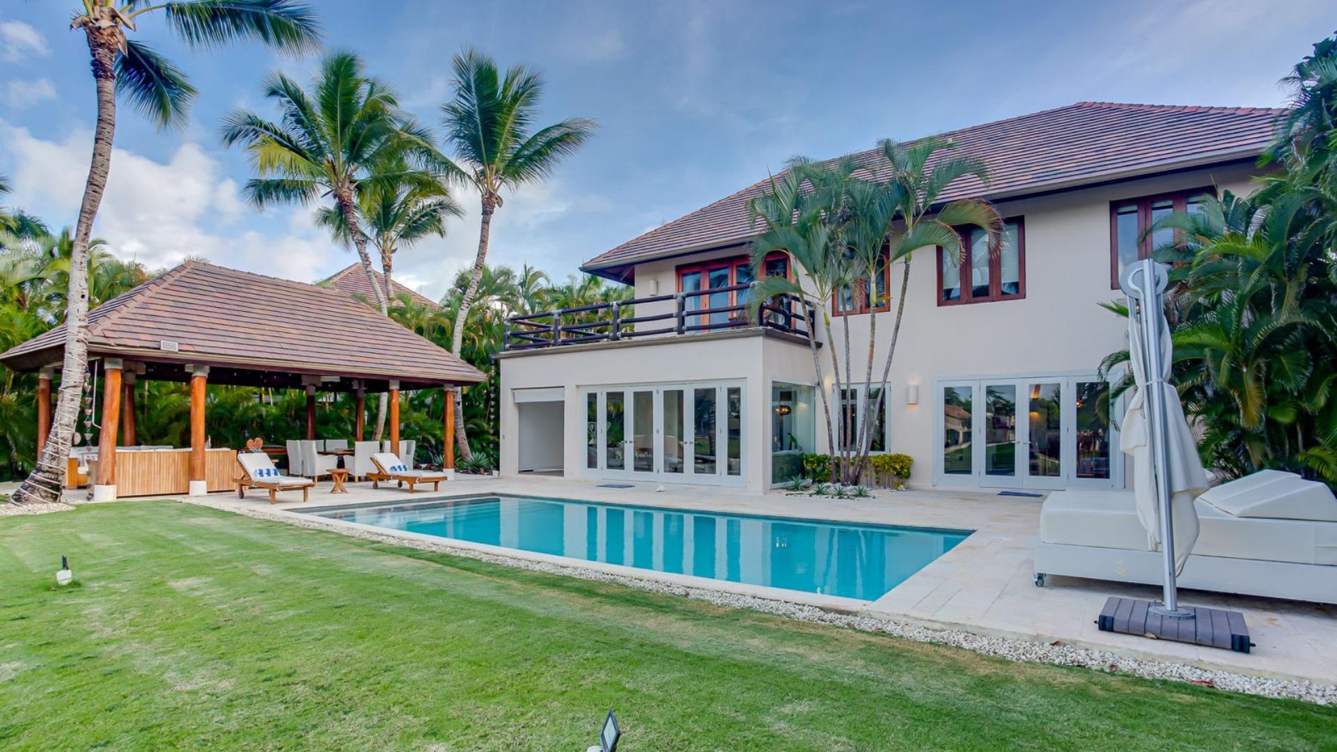 Elegant Golf-Front Villa with Private Pool in Punta Cana
