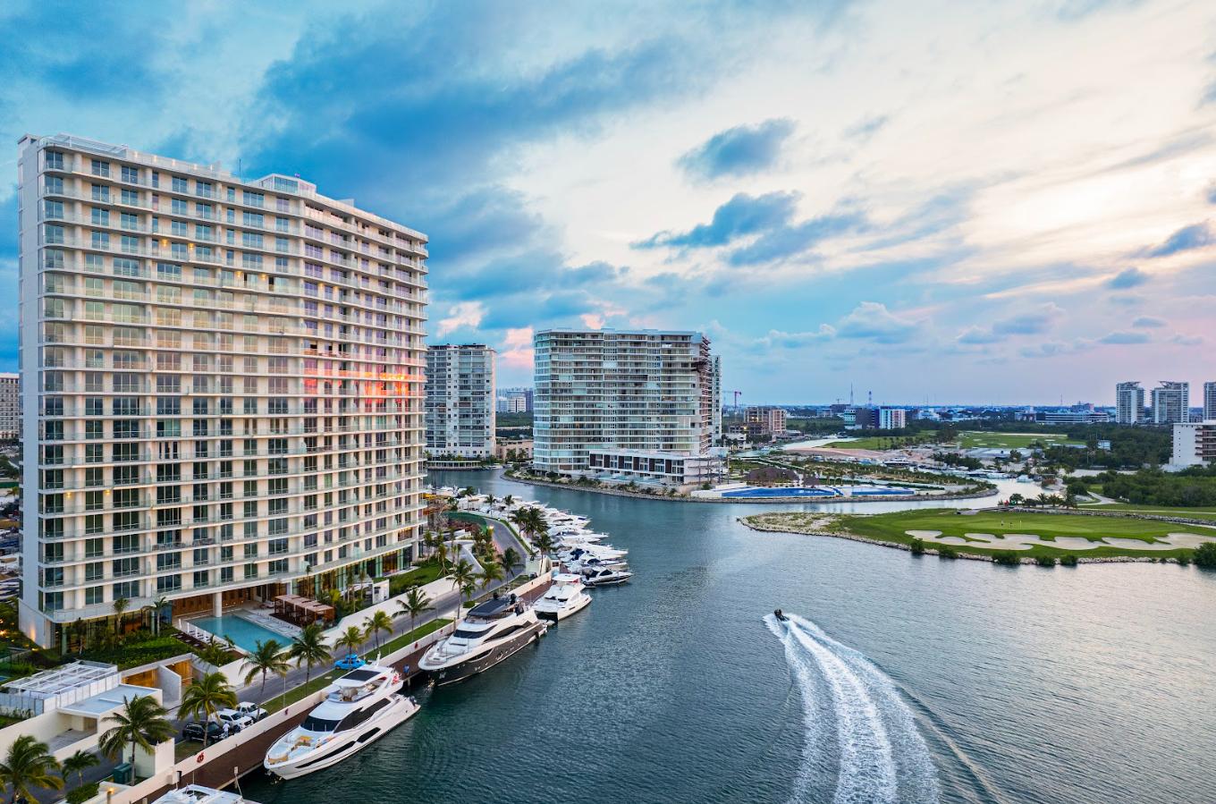 SLS Bahía Beach – Luxury Living in the Heart of Puerto Cancún