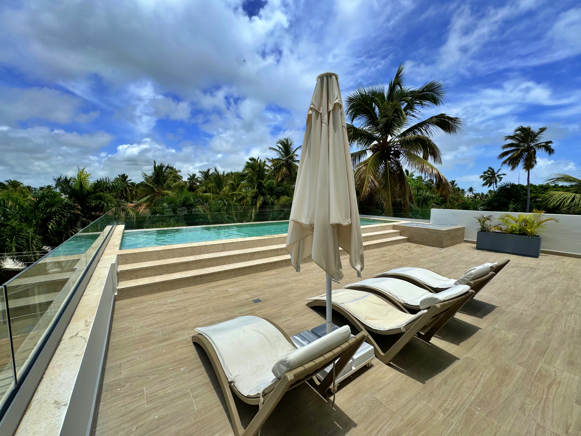 2 Bedroom Modern Condo-Opportunity-Great View-Steps To The Beach-Move-In Ready-Fully Furnished