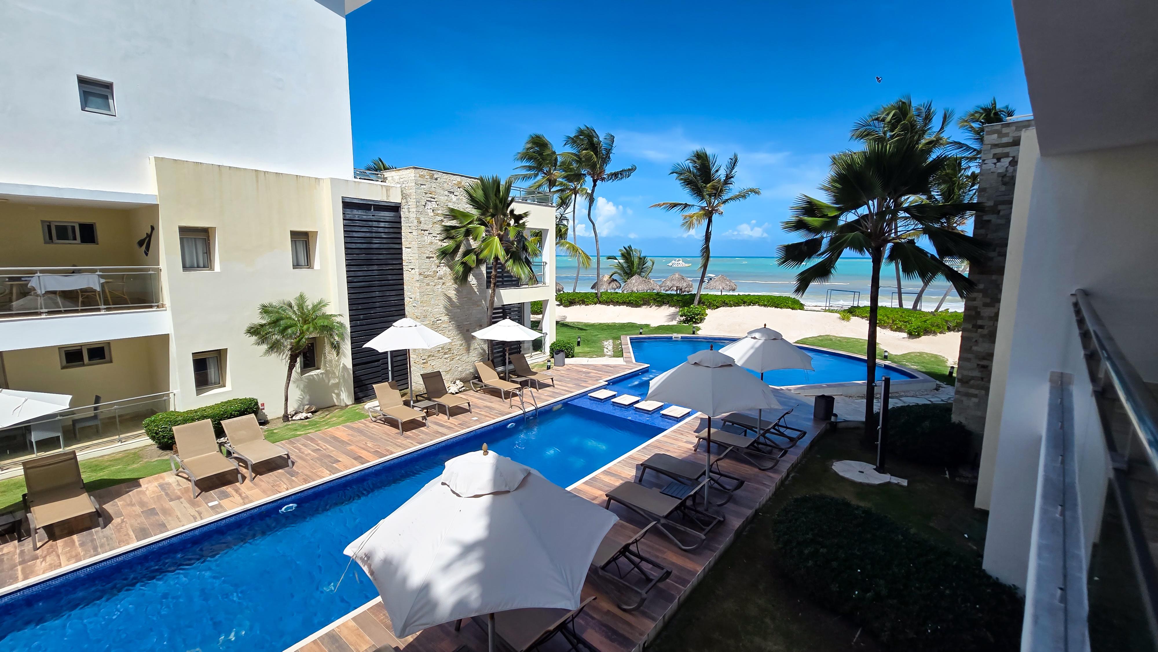 Luxury Oceanfront Apartment with Panoramic View