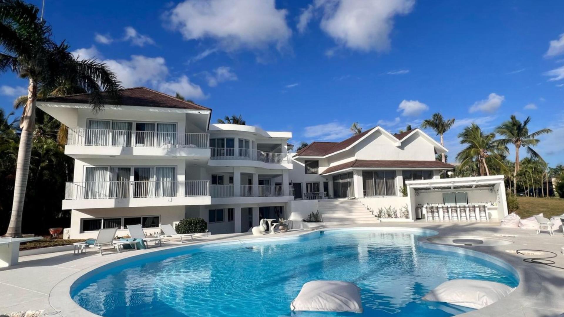 Luxury 6-Bedroom Villa in Casa de Campo – Golf View Estate with Pool & Lush Gardens