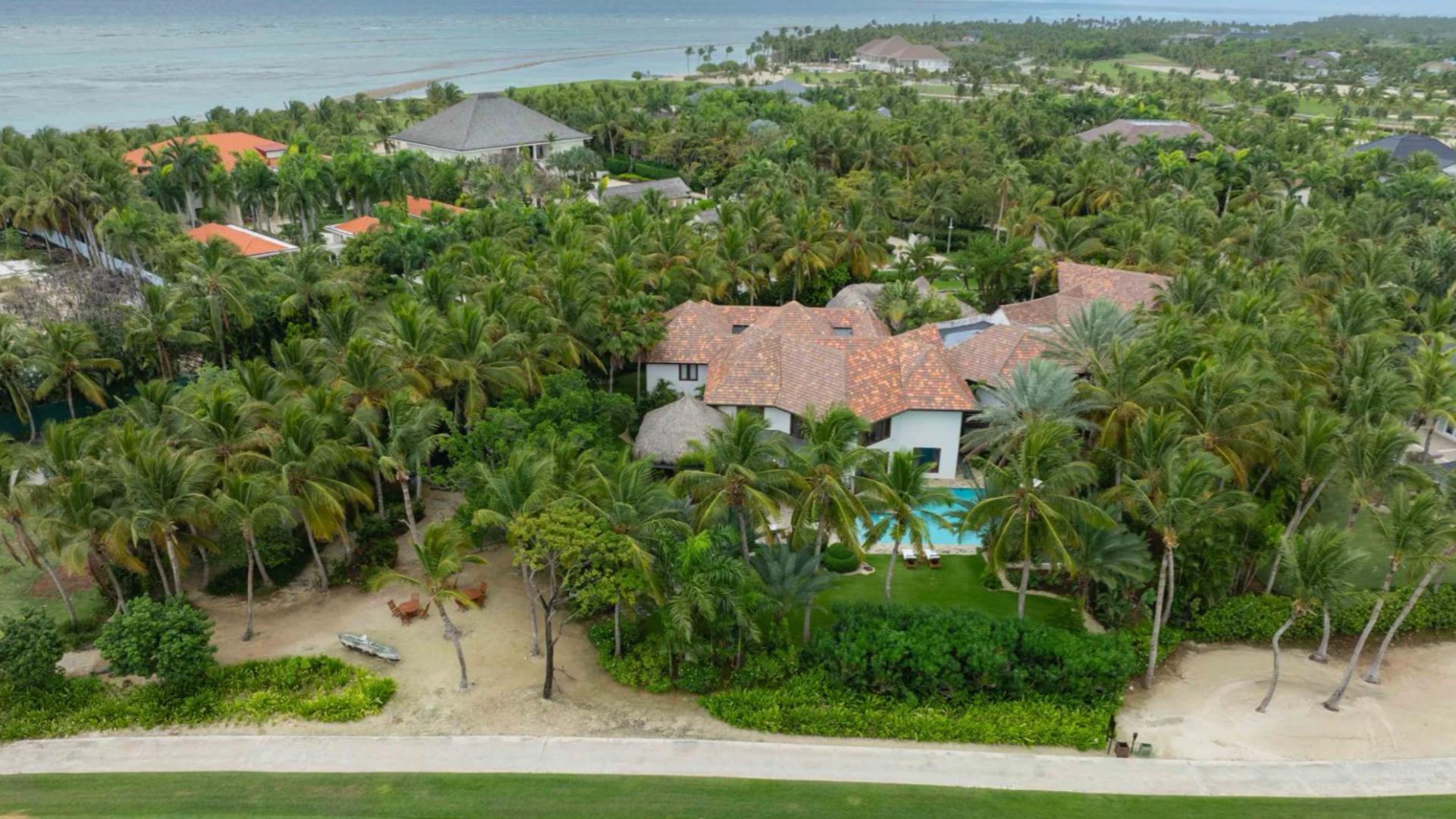 Elegant 6-Bedroom Villa in Prime Punta Cana Location